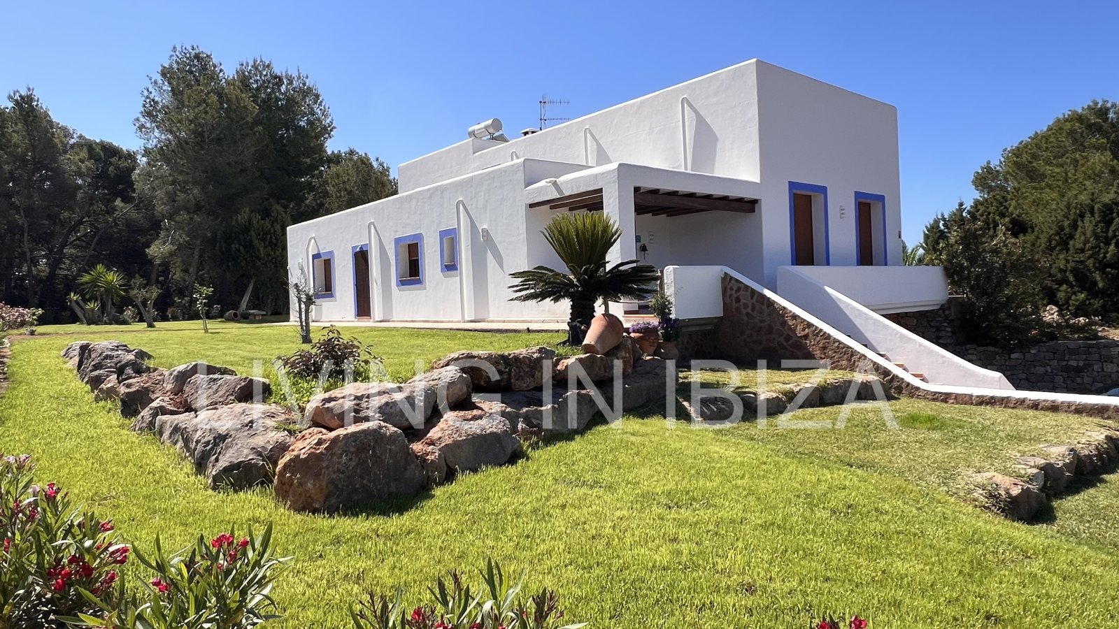  Attractive and spacious villa with Pool and sea views for seasonal rent in San Carlos, Santa Eulalia del Río, Ibiza, near Cala Nova, Cala Llenya 