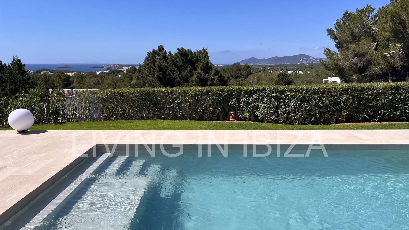  Attractive and spacious villa with Pool and sea views for seasonal rent in San Carlos, Santa Eulalia del Río, Ibiza, near Cala Nova, Cala Llenya 