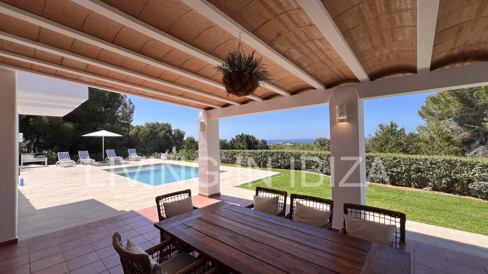  Attractive and spacious villa with Pool and sea views for seasonal rent in San Carlos, Santa Eulalia del Río, Ibiza, near Cala Nova, Cala Llenya 