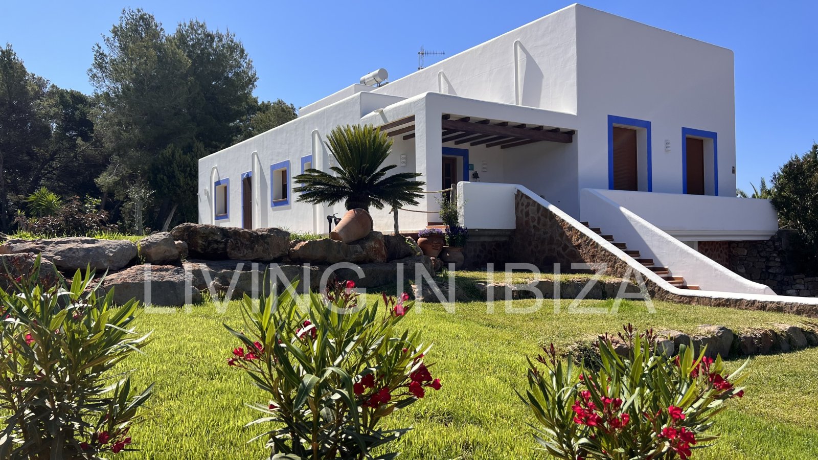  Attractive and spacious villa with Pool and sea views for seasonal rent in San Carlos, Santa Eulalia del Río, Ibiza, near Cala Nova, Cala Llenya 