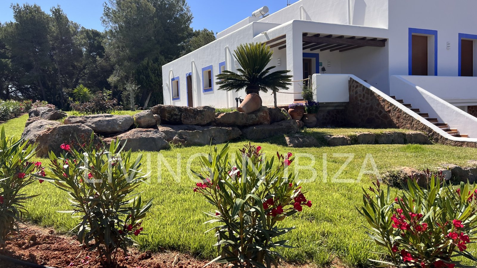  Attractive and spacious villa with Pool and sea views for seasonal rent in San Carlos, Santa Eulalia del Río, Ibiza, near Cala Nova, Cala Llenya 