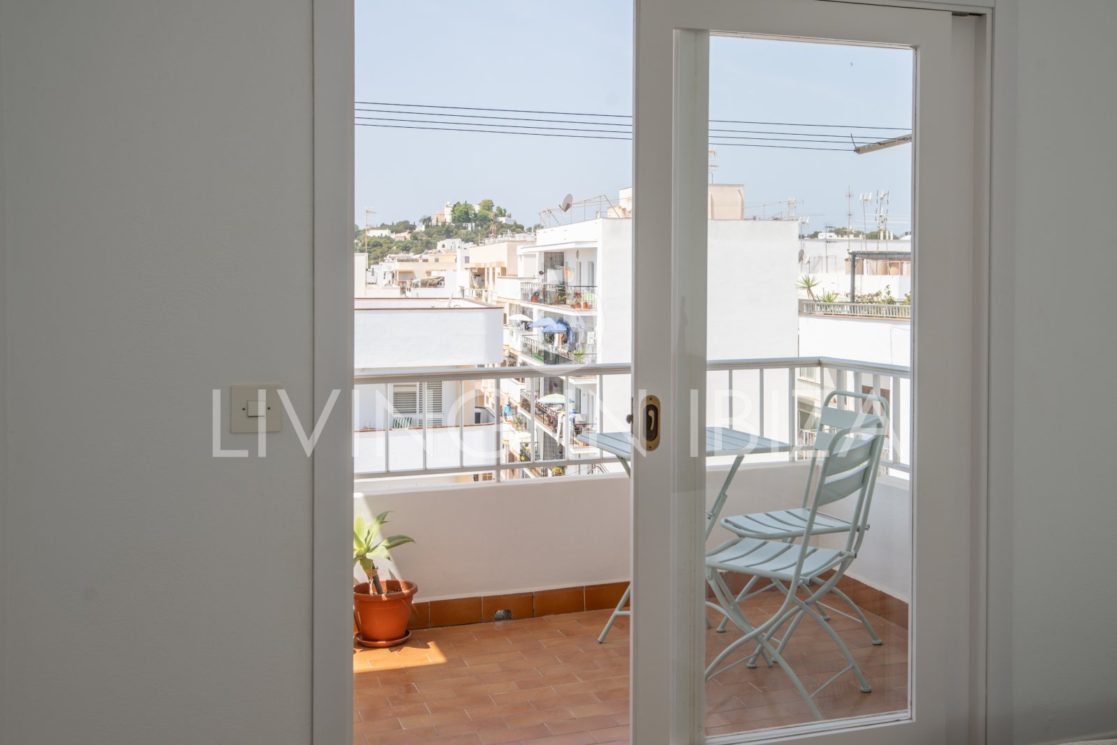 For sale. This cosy Mediterranean-style apartment, located in Santa Eulalia del Río (Ibiza). 