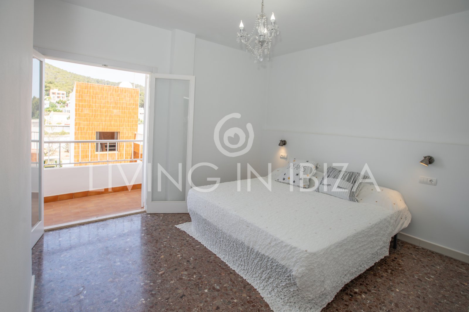 For sale. This cosy Mediterranean-style apartment, located in Santa Eulalia del Río (Ibiza). 