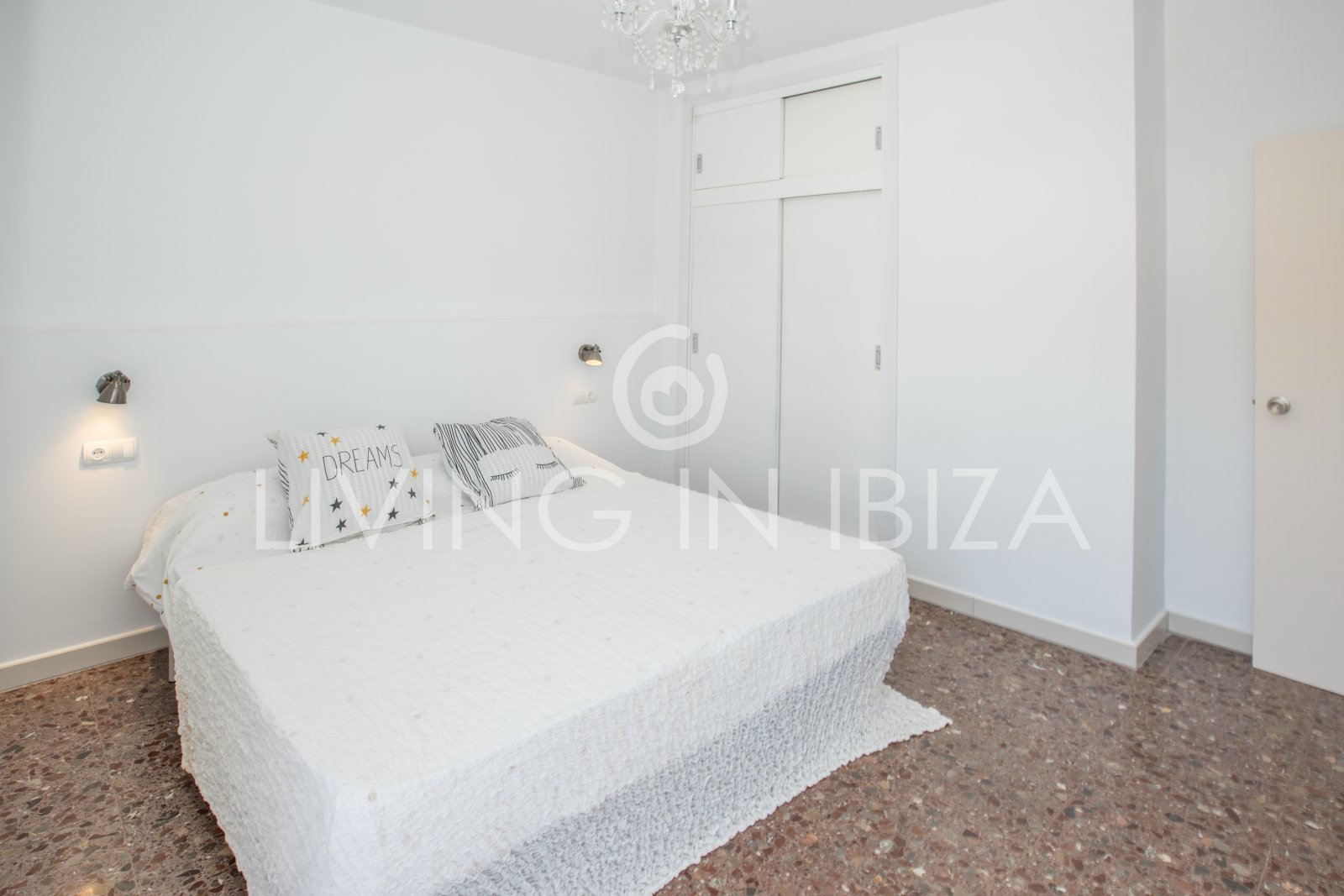 For sale. This cosy Mediterranean-style apartment, located in Santa Eulalia del Río (Ibiza). 