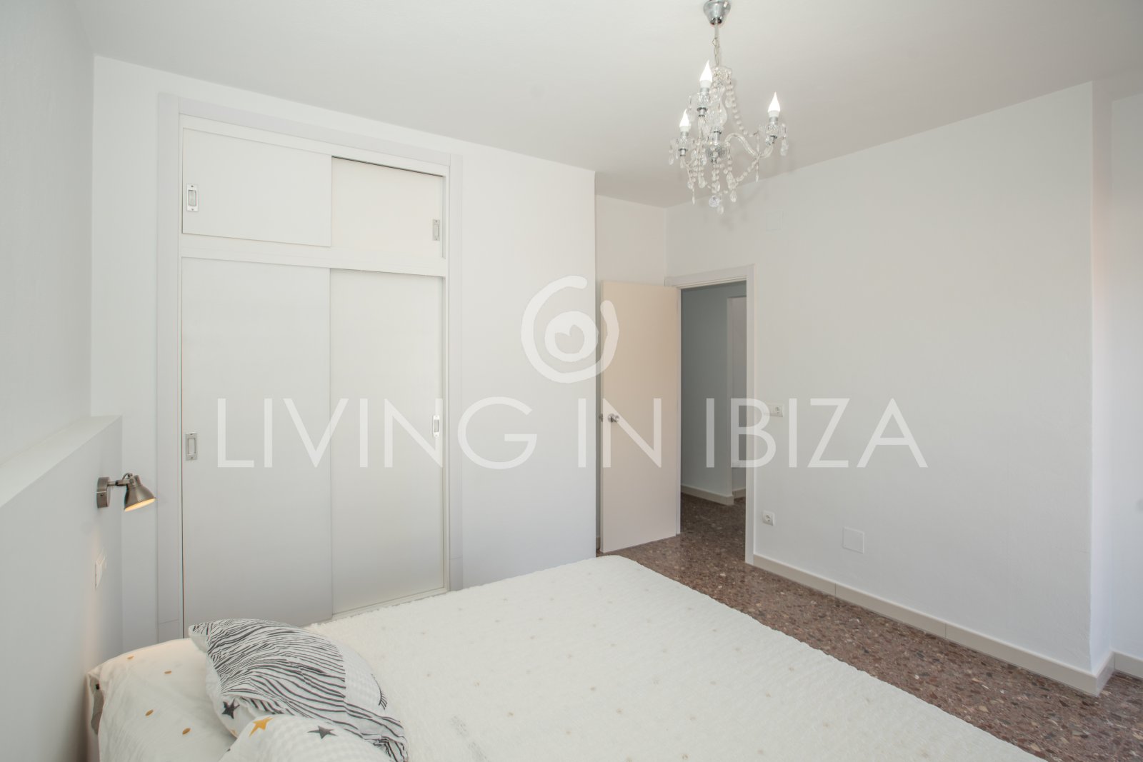 For sale. This cosy Mediterranean-style apartment, located in Santa Eulalia del Río (Ibiza). 