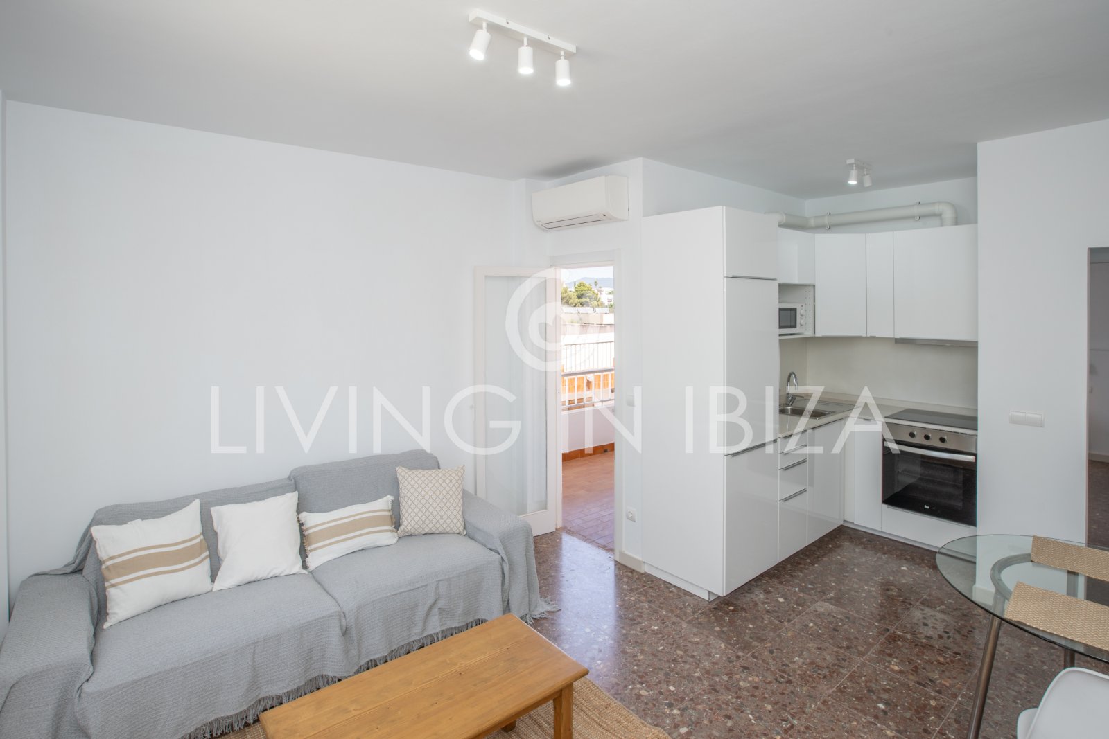 For sale. This cosy Mediterranean-style apartment, located in Santa Eulalia del Río (Ibiza). 