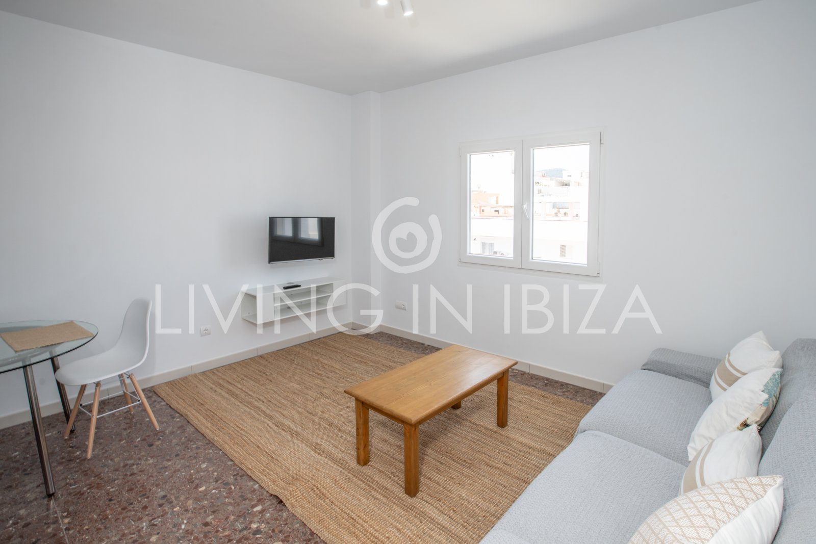 For sale. This cosy Mediterranean-style apartment, located in Santa Eulalia del Río (Ibiza). 