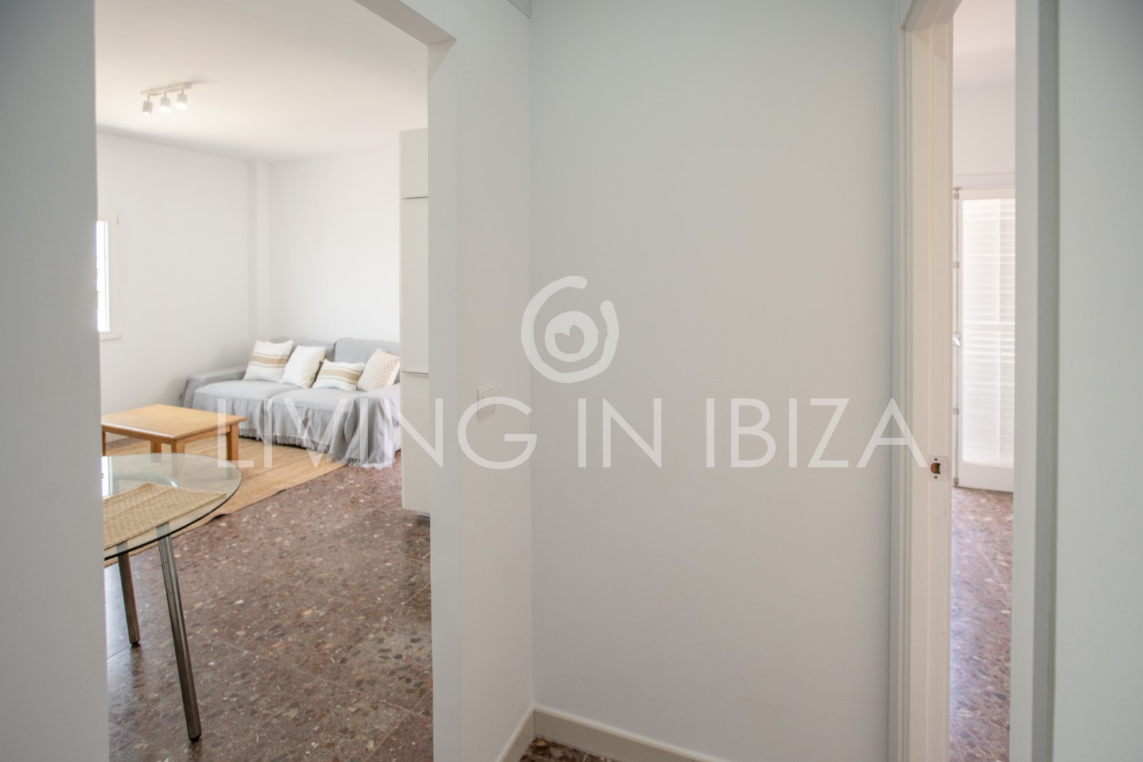 For sale. This cosy Mediterranean-style apartment, located in Santa Eulalia del Río (Ibiza). 
