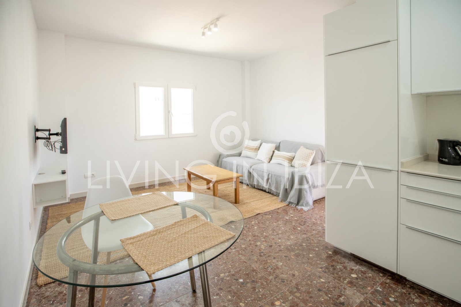 For sale. This cosy Mediterranean-style apartment, located in Santa Eulalia del Río (Ibiza). 