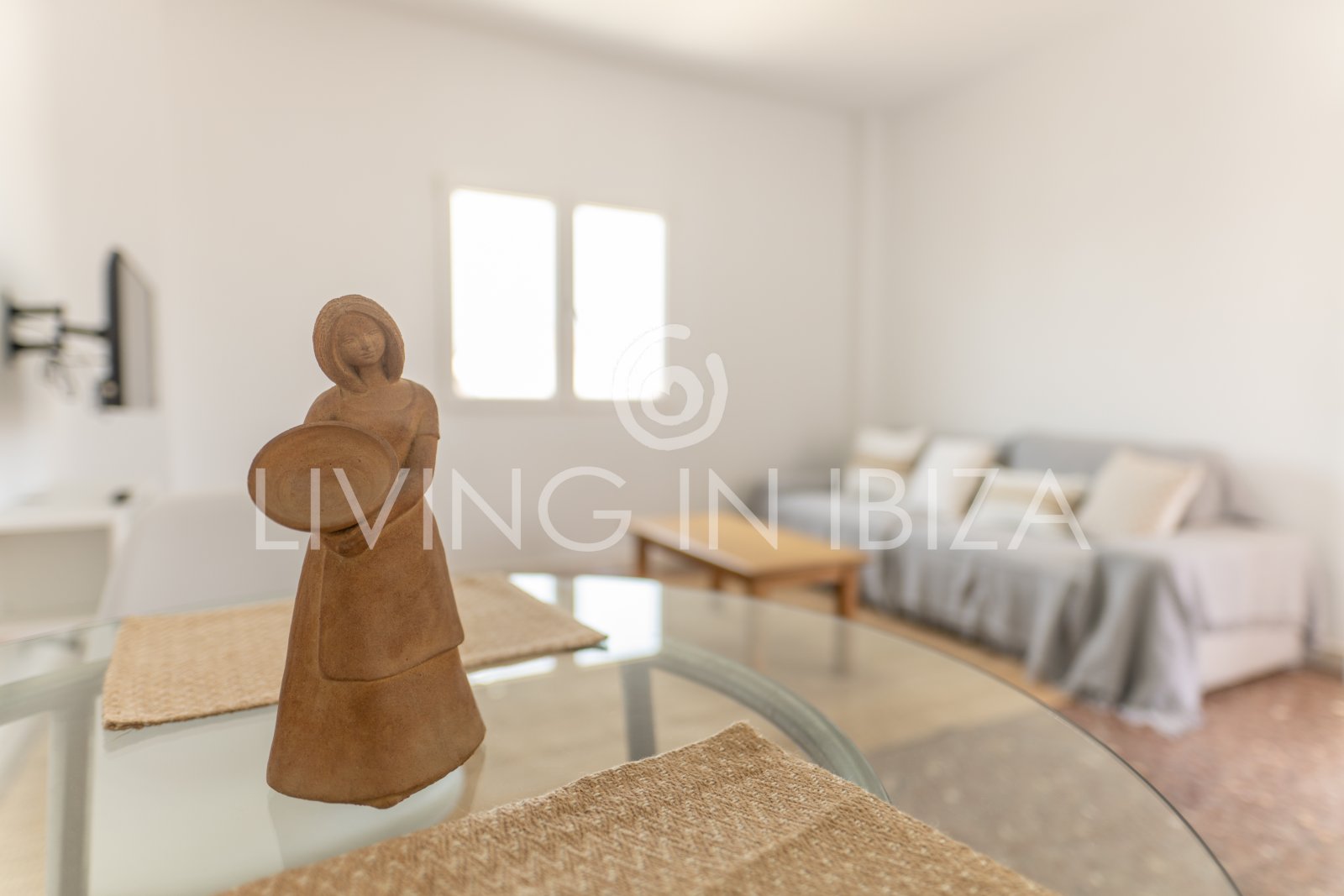 For sale. This cosy Mediterranean-style apartment, located in Santa Eulalia del Río (Ibiza). 