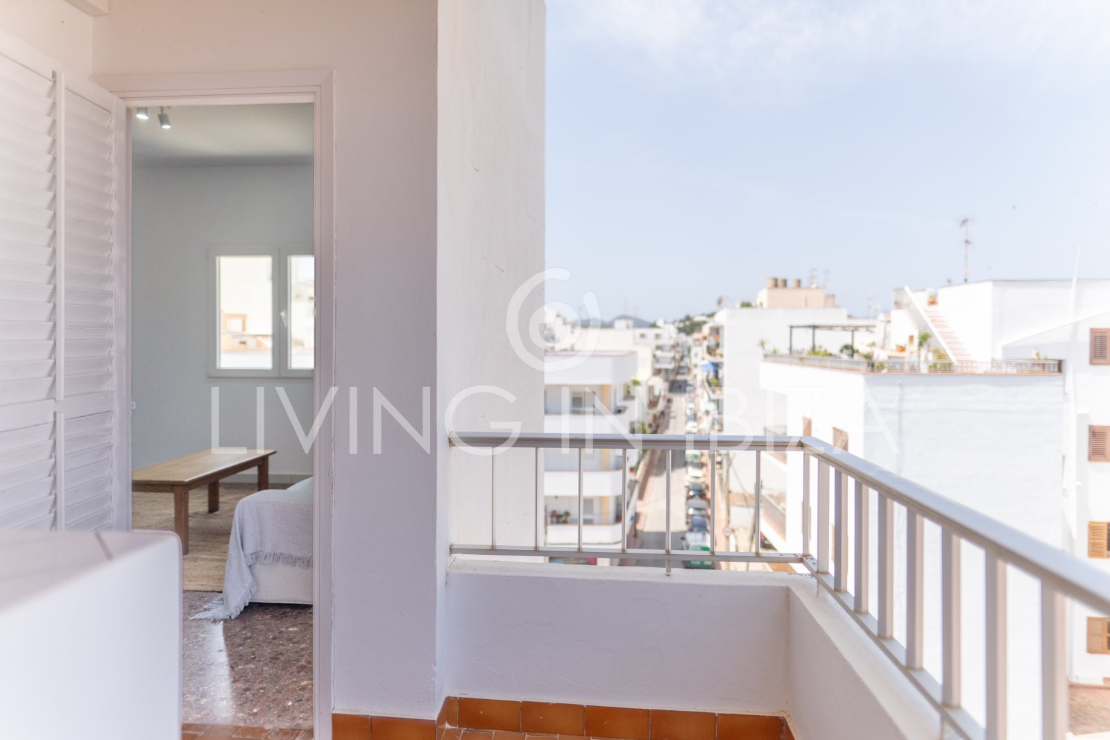 For sale. This cosy Mediterranean-style apartment, located in Santa Eulalia del Río (Ibiza). 