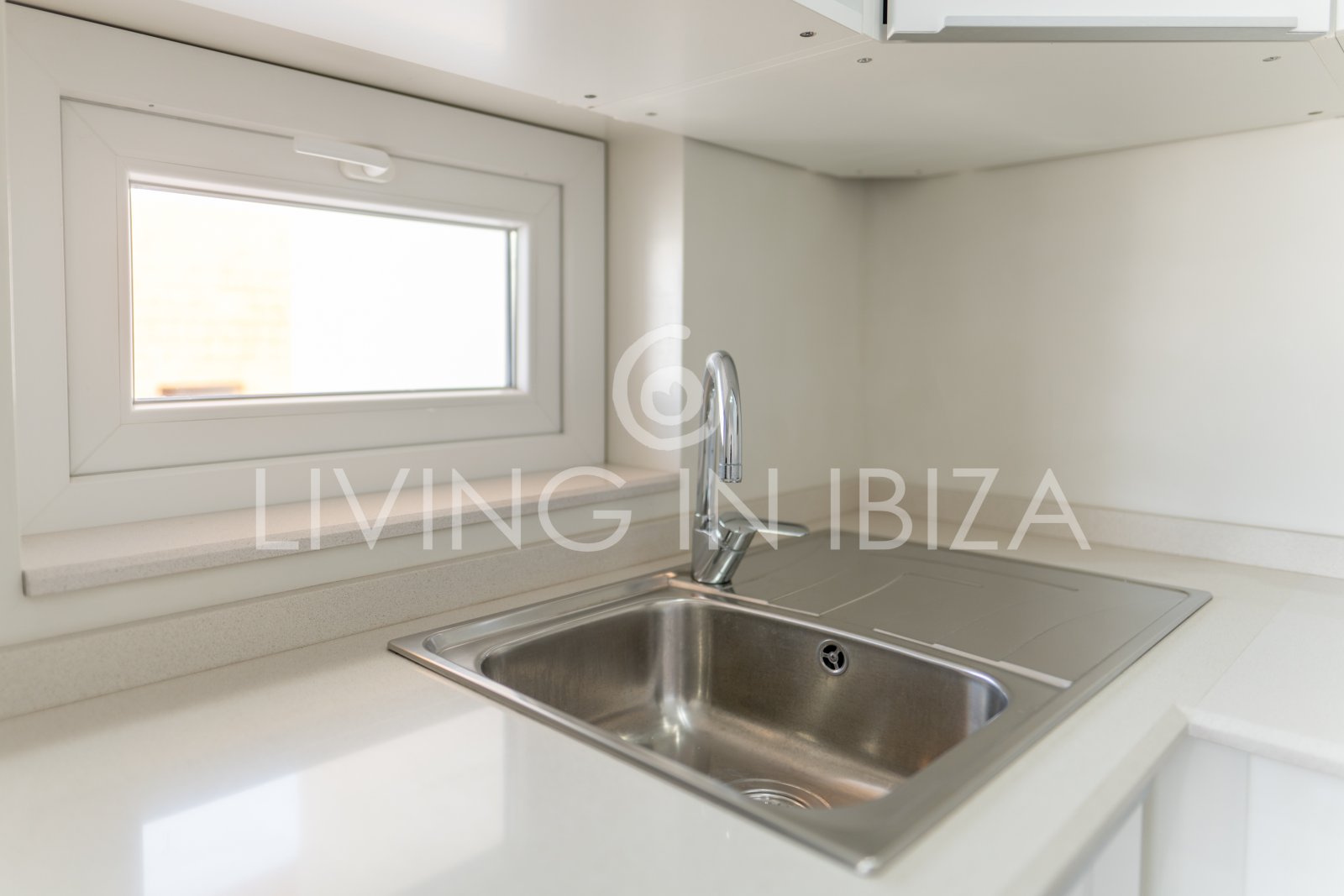 For sale. This cosy Mediterranean-style apartment, located in Santa Eulalia del Río (Ibiza). 
