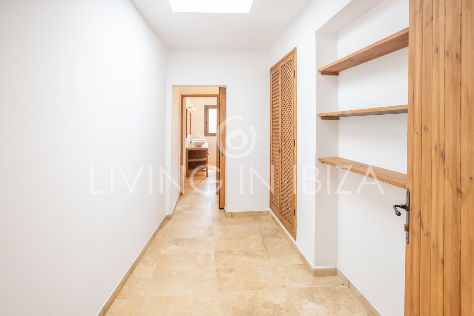 Santa Gertrudis, San Lorenzo long term rental annual rent comfortable villa with salt pool in Ibiza private rural area to let close to Morna College