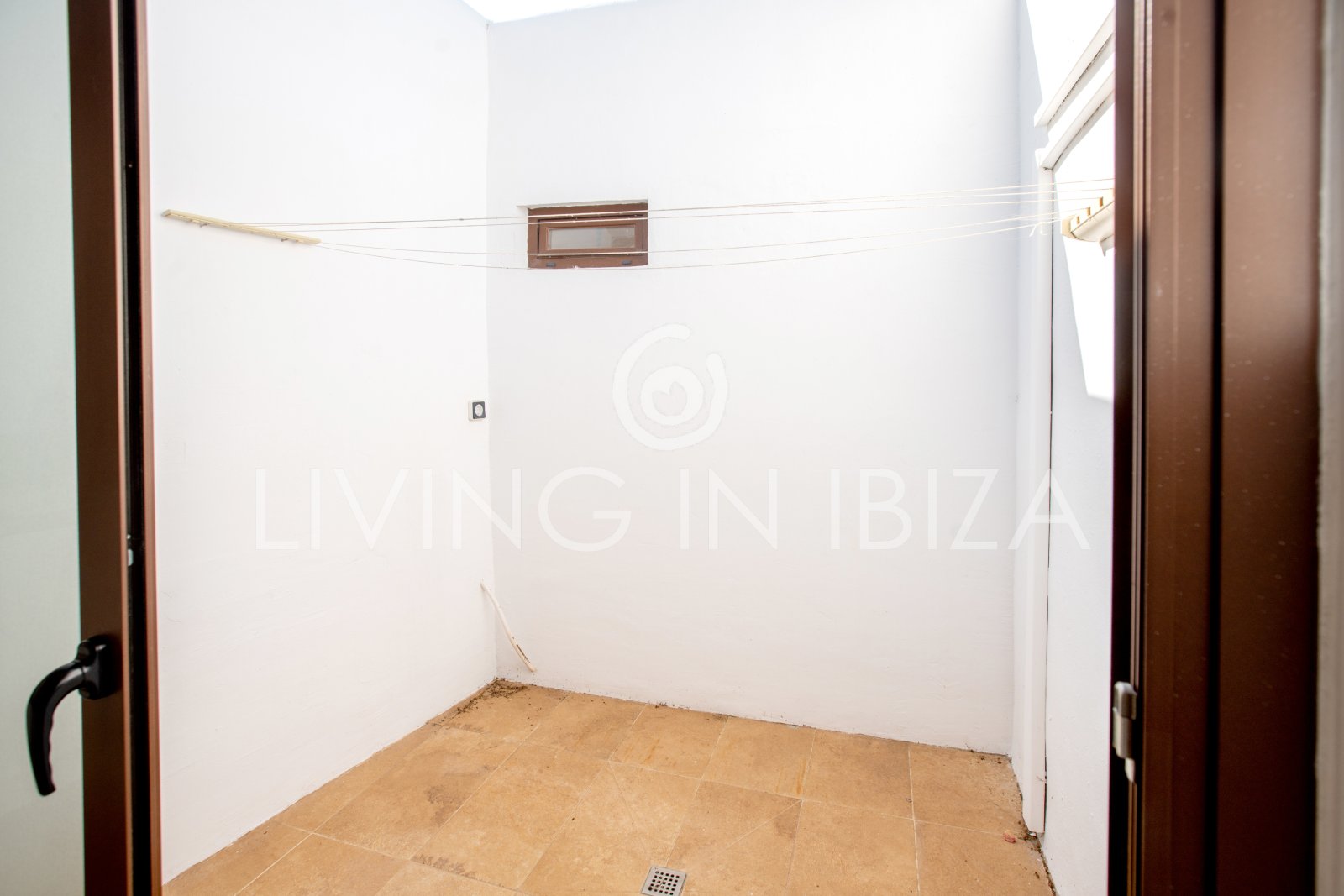 Santa Gertrudis, San Lorenzo long term rental annual rent comfortable villa with salt pool in Ibiza private rural area to let close to Morna College