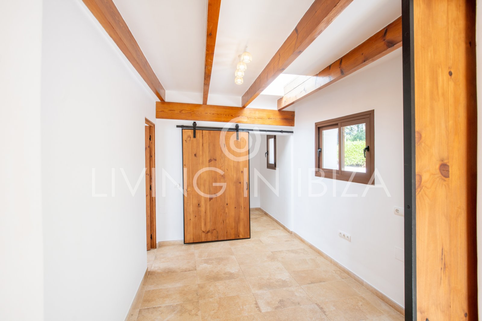 Santa Gertrudis, San Lorenzo long term rental annual rent comfortable villa with salt pool in Ibiza private rural area to let close to Morna College