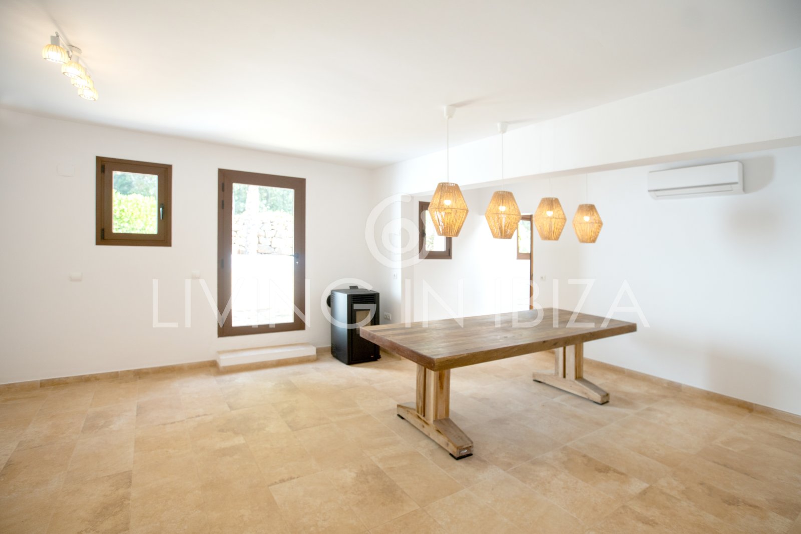 Santa Gertrudis, San Lorenzo long term rental annual rent comfortable villa with salt pool in Ibiza private rural area to let close to Morna College