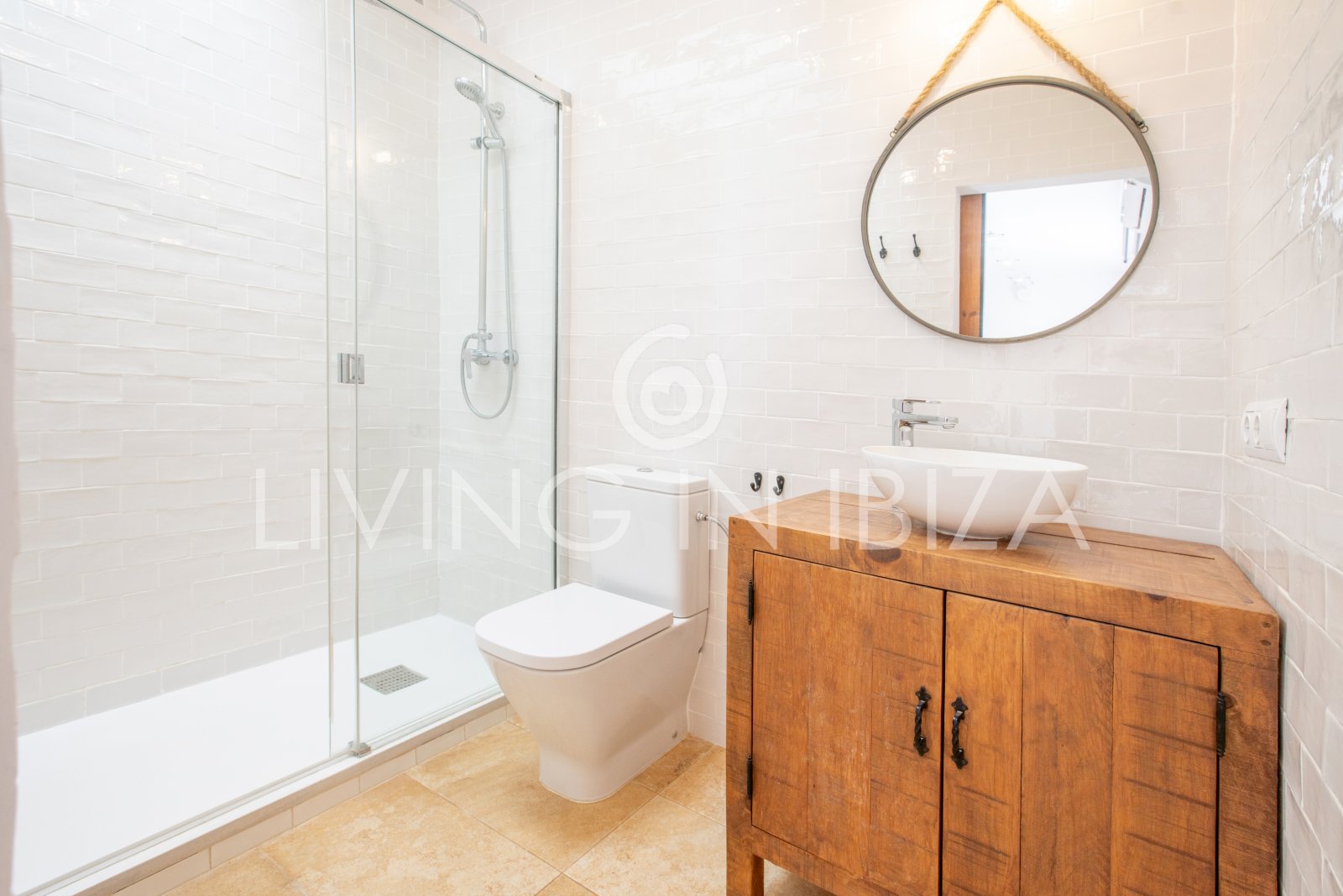 Santa Gertrudis, San Lorenzo long term rental annual rent comfortable villa with salt pool in Ibiza private rural area to let close to Morna College