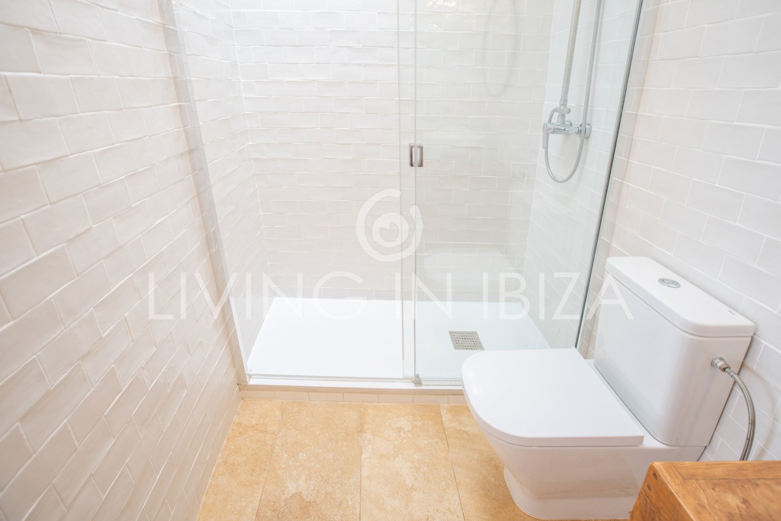 Santa Gertrudis, San Lorenzo long term rental annual rent comfortable villa with salt pool in Ibiza private rural area to let close to Morna College