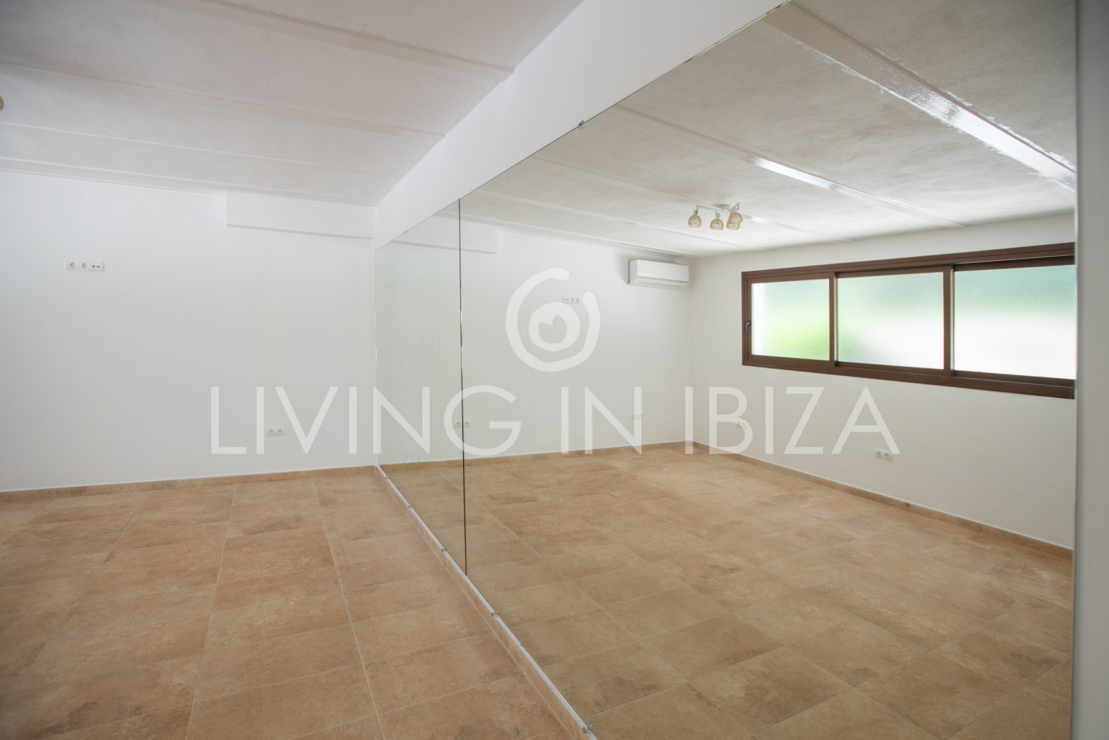 Santa Gertrudis, San Lorenzo long term rental annual rent comfortable villa with salt pool in Ibiza private rural area to let close to Morna College