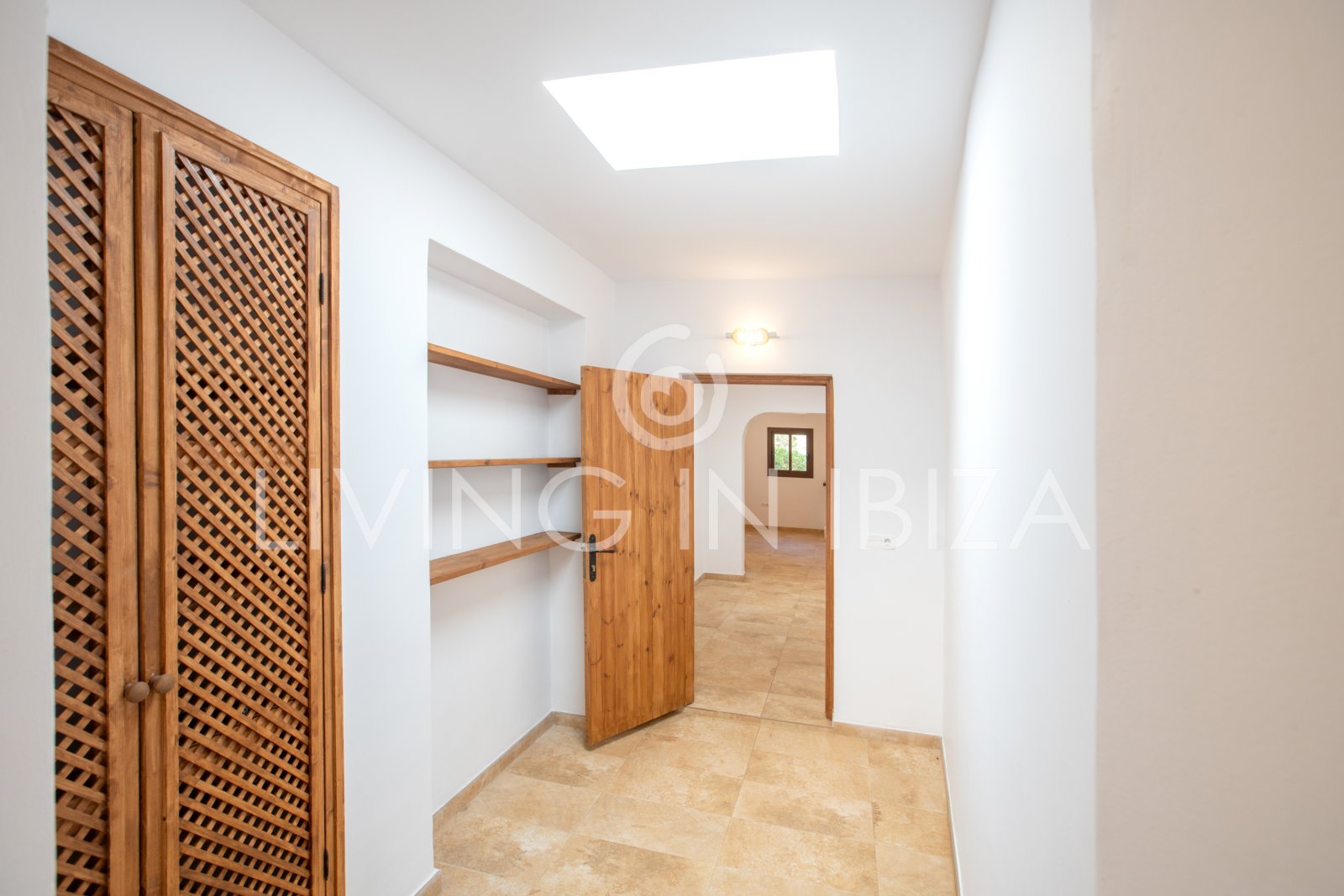 Santa Gertrudis, San Lorenzo long term rental annual rent comfortable villa with salt pool in Ibiza private rural area to let close to Morna College