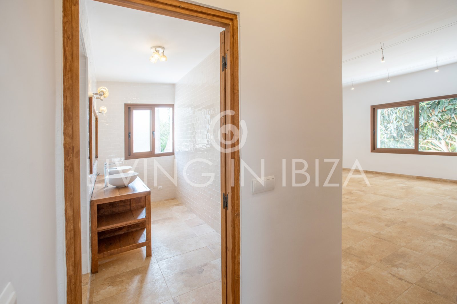 Santa Gertrudis, San Lorenzo long term rental annual rent comfortable villa with salt pool in Ibiza private rural area to let close to Morna College