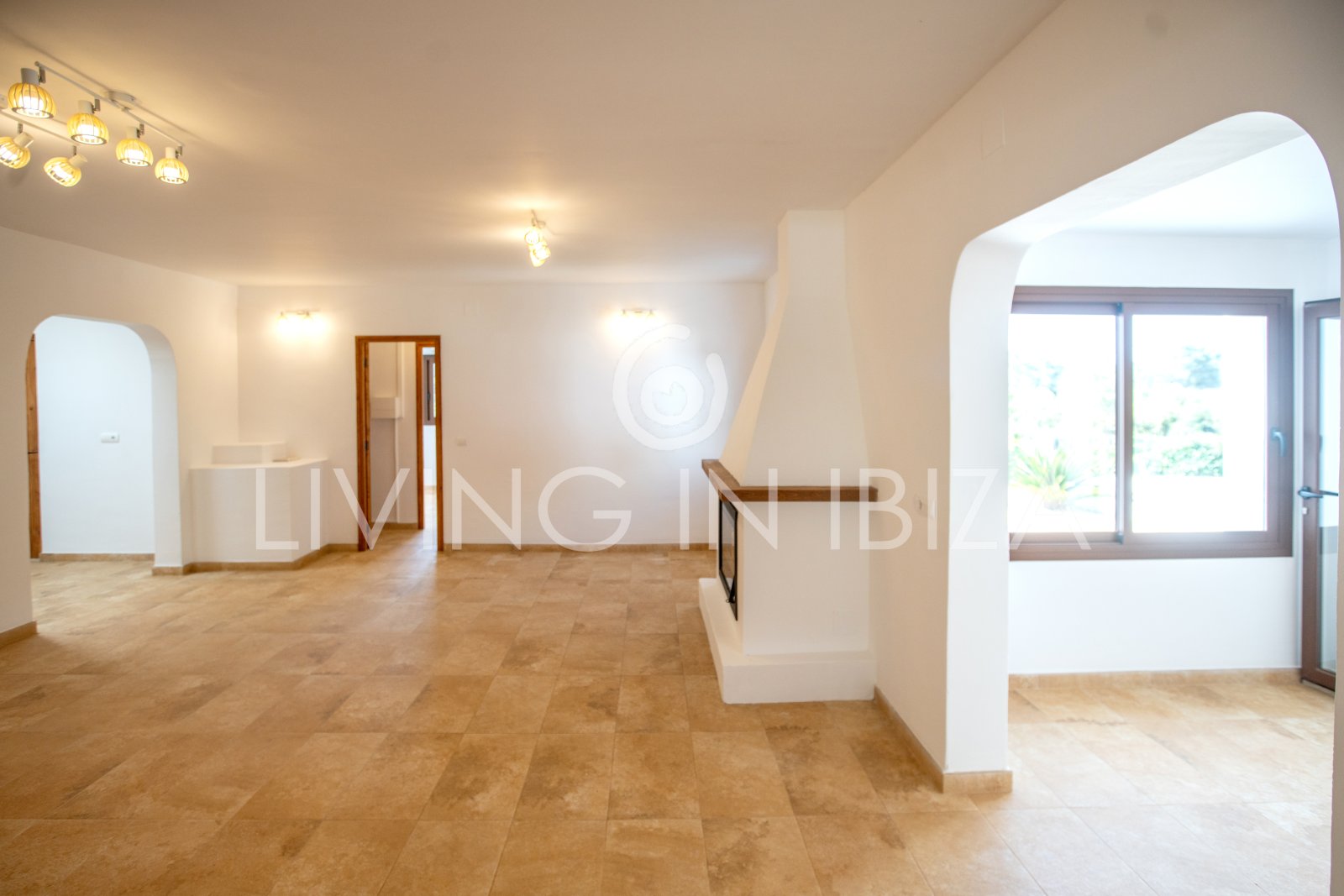 Santa Gertrudis, San Lorenzo long term rental annual rent comfortable villa with salt pool in Ibiza private rural area to let close to Morna College