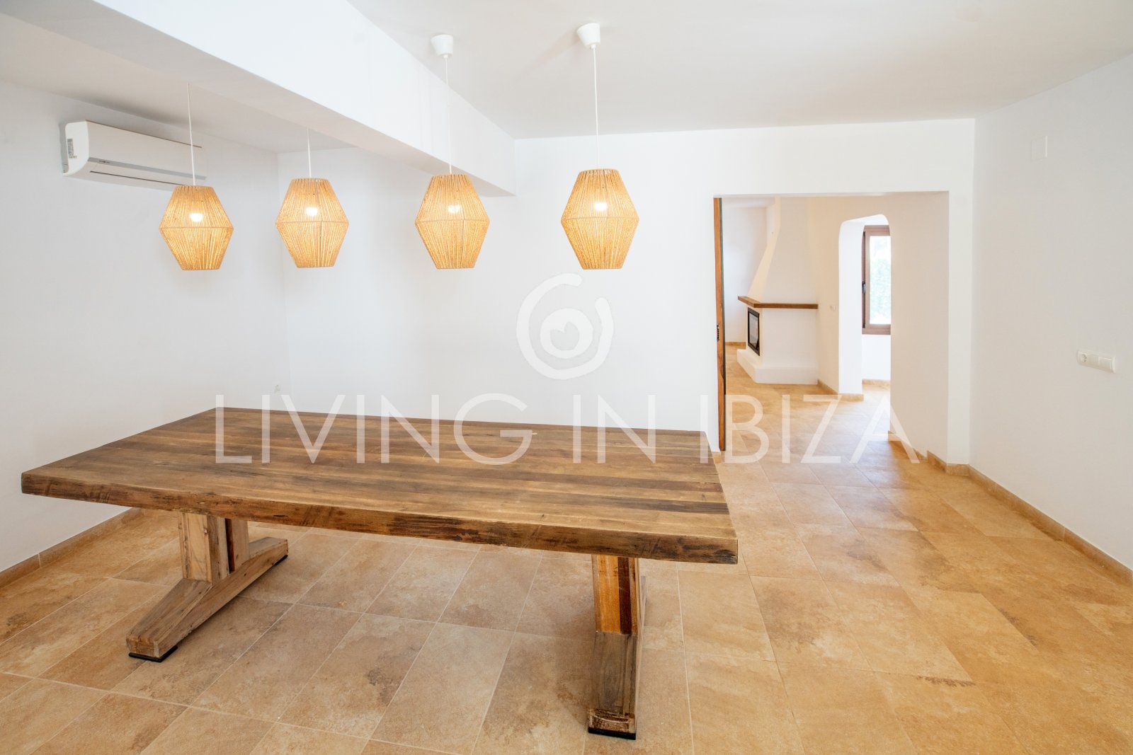 Santa Gertrudis, San Lorenzo long term rental annual rent comfortable villa with salt pool in Ibiza private rural area to let close to Morna College