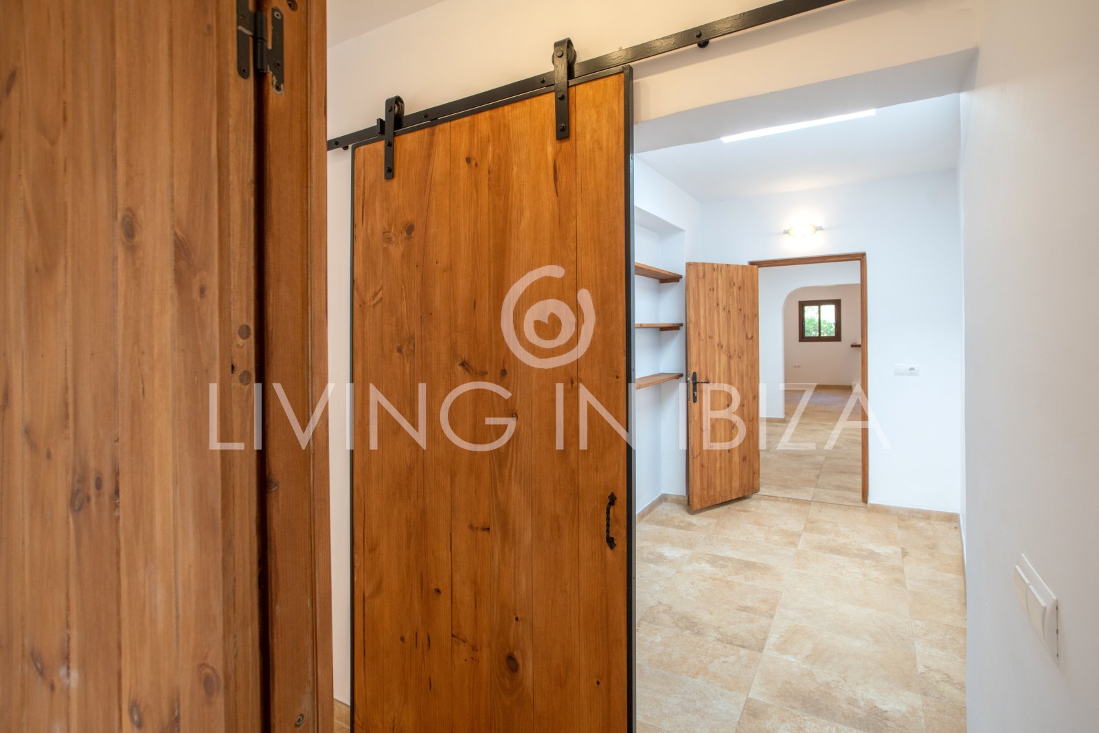 Santa Gertrudis, San Lorenzo long term rental annual rent comfortable villa with salt pool in Ibiza private rural area to let close to Morna College