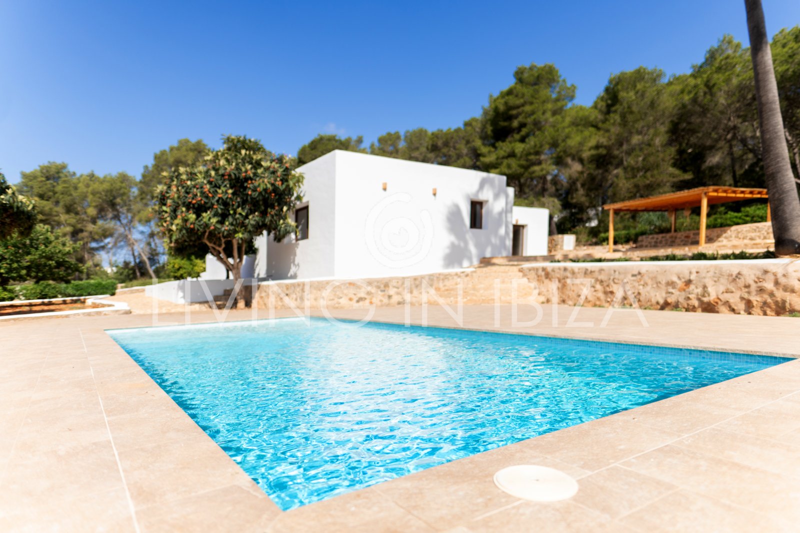 Santa Gertrudis, San Lorenzo long term rental annual rent comfortable villa with salt pool in Ibiza private rural area to let close to Morna College