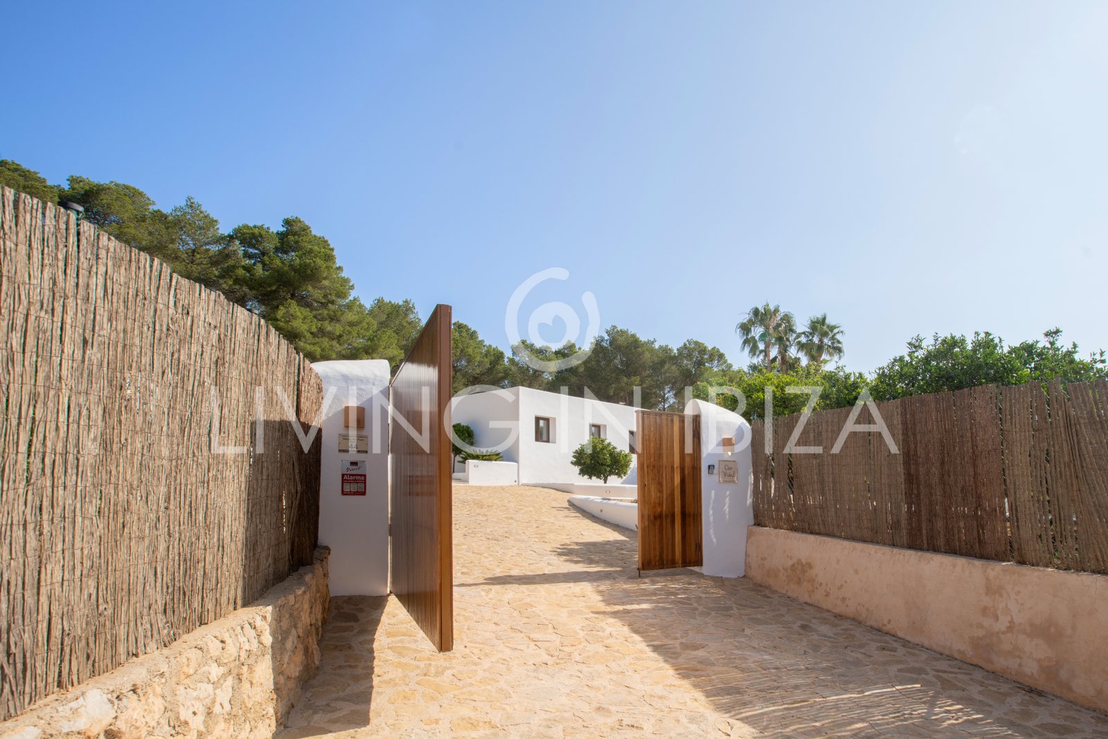 Santa Gertrudis, San Lorenzo long term rental annual rent comfortable villa with salt pool in Ibiza private rural area to let close to Morna College