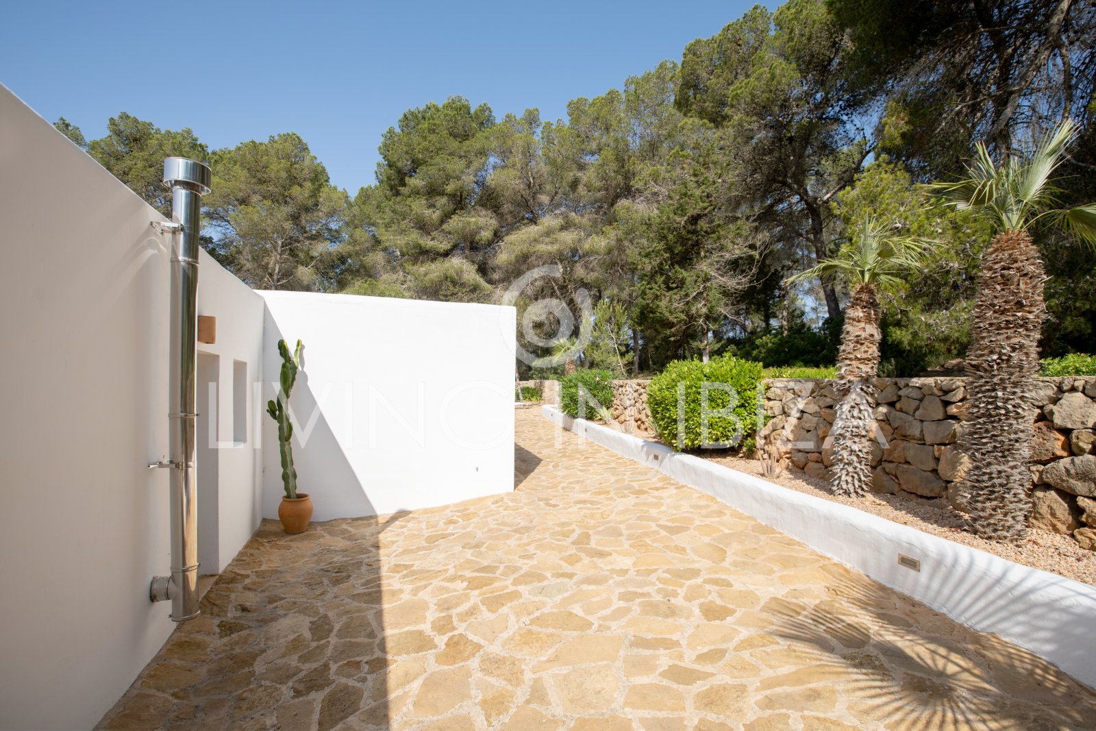 Santa Gertrudis, San Lorenzo long term rental annual rent comfortable villa with salt pool in Ibiza private rural area to let close to Morna College