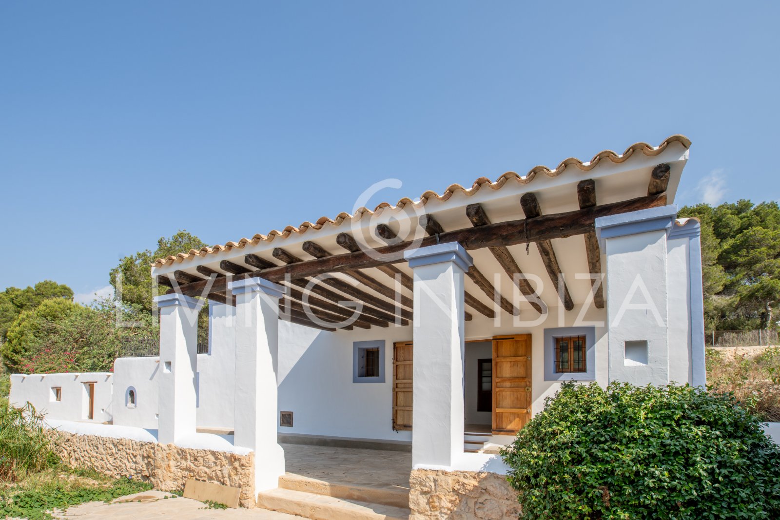 Typical Ibizan Finca in 2 floors with pool and no close neighbours for long term rental in Santa Eulalia del Rio, Ibiza.
