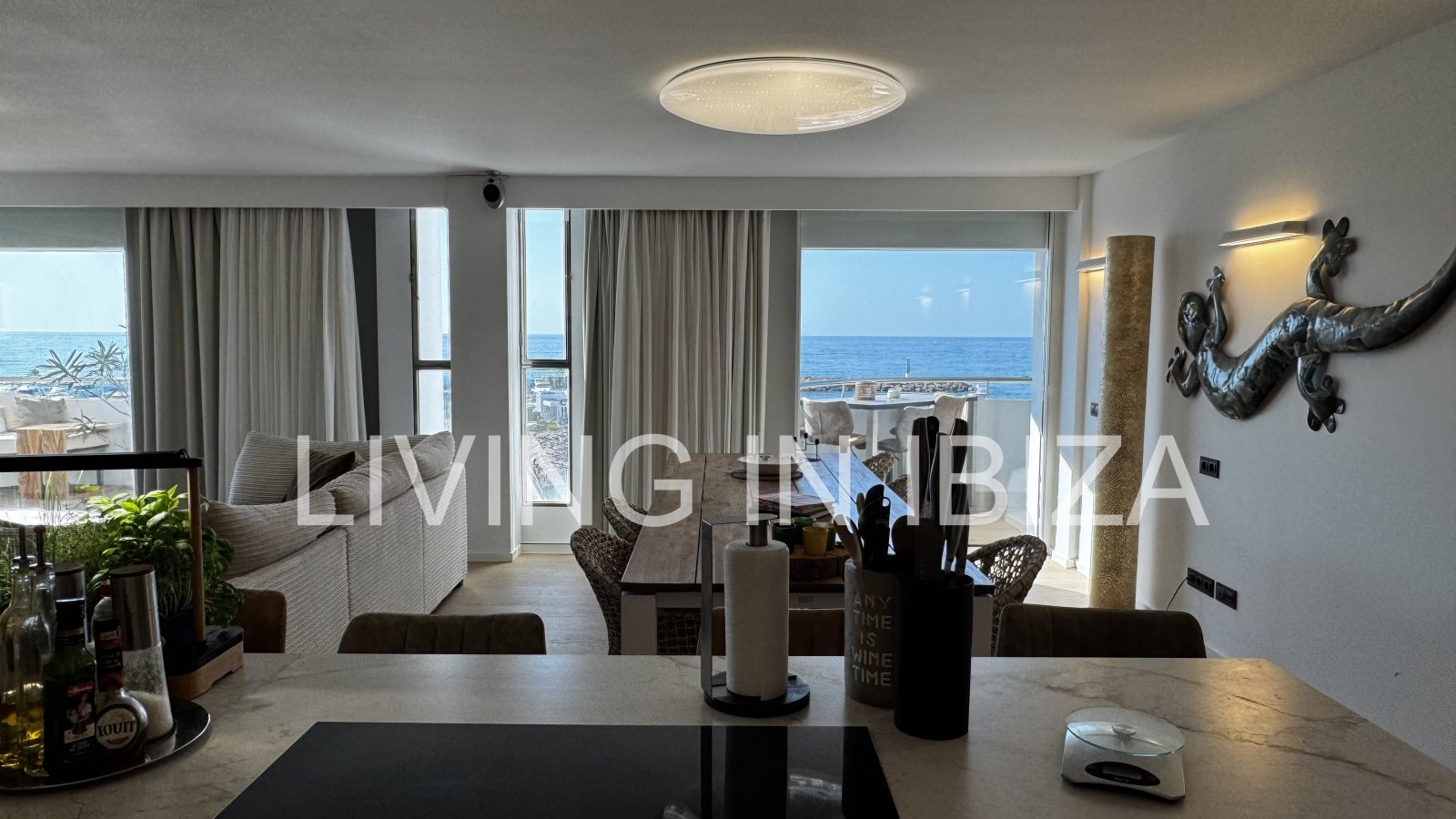 Top rental first line: Extraordinary Luxury Seafront Apartment for Rent – Santa Eulalia del Río, Ibiza
