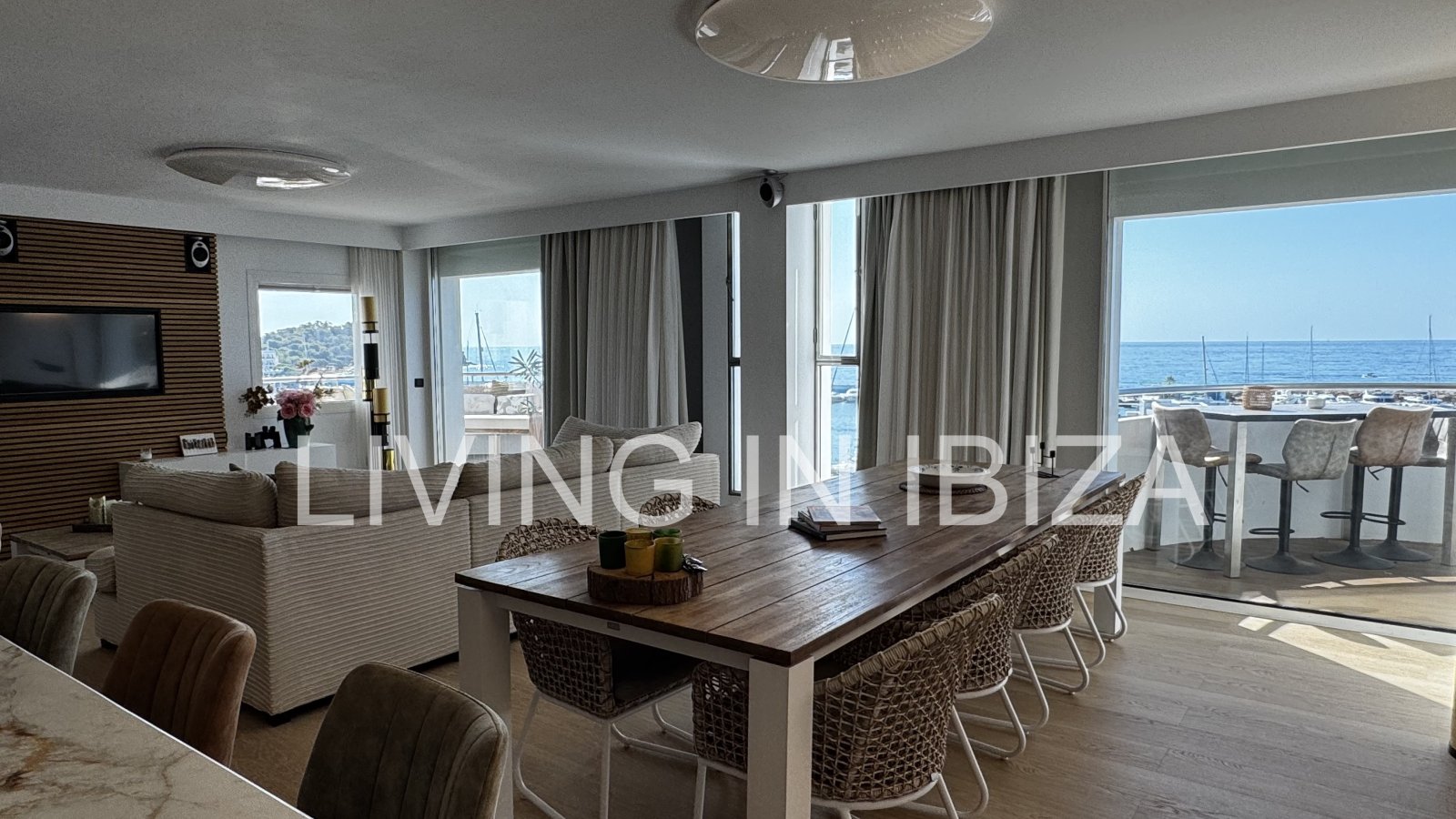 Top rental first line: Extraordinary Luxury Seafront Apartment for Rent – Santa Eulalia del Río, Ibiza