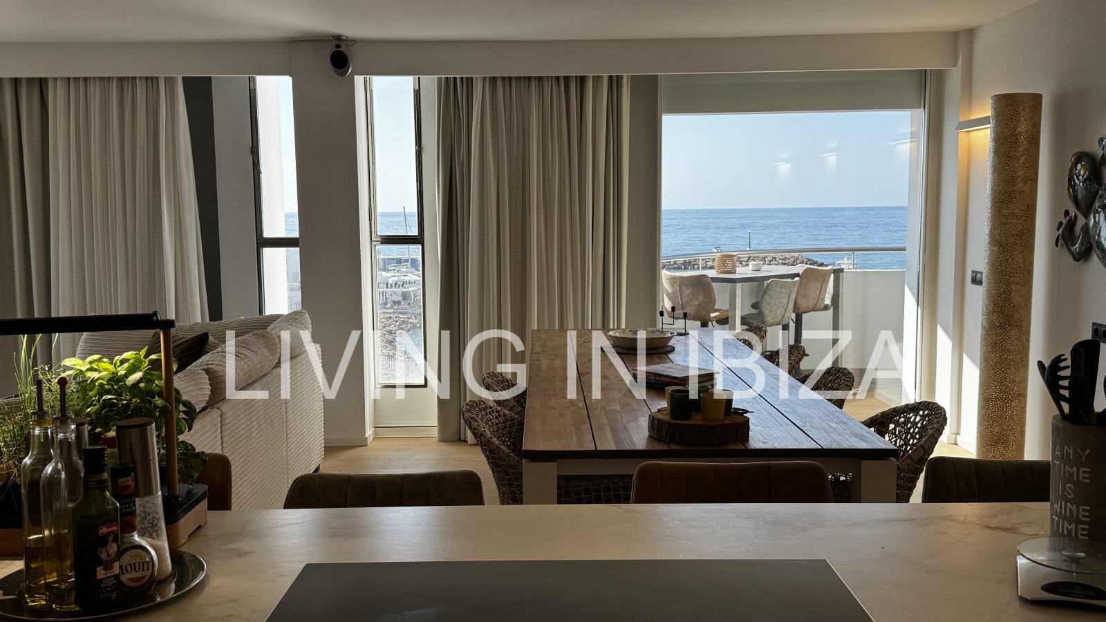 Top rental first line: Extraordinary Luxury Seafront Apartment for Rent – Santa Eulalia del Río, Ibiza