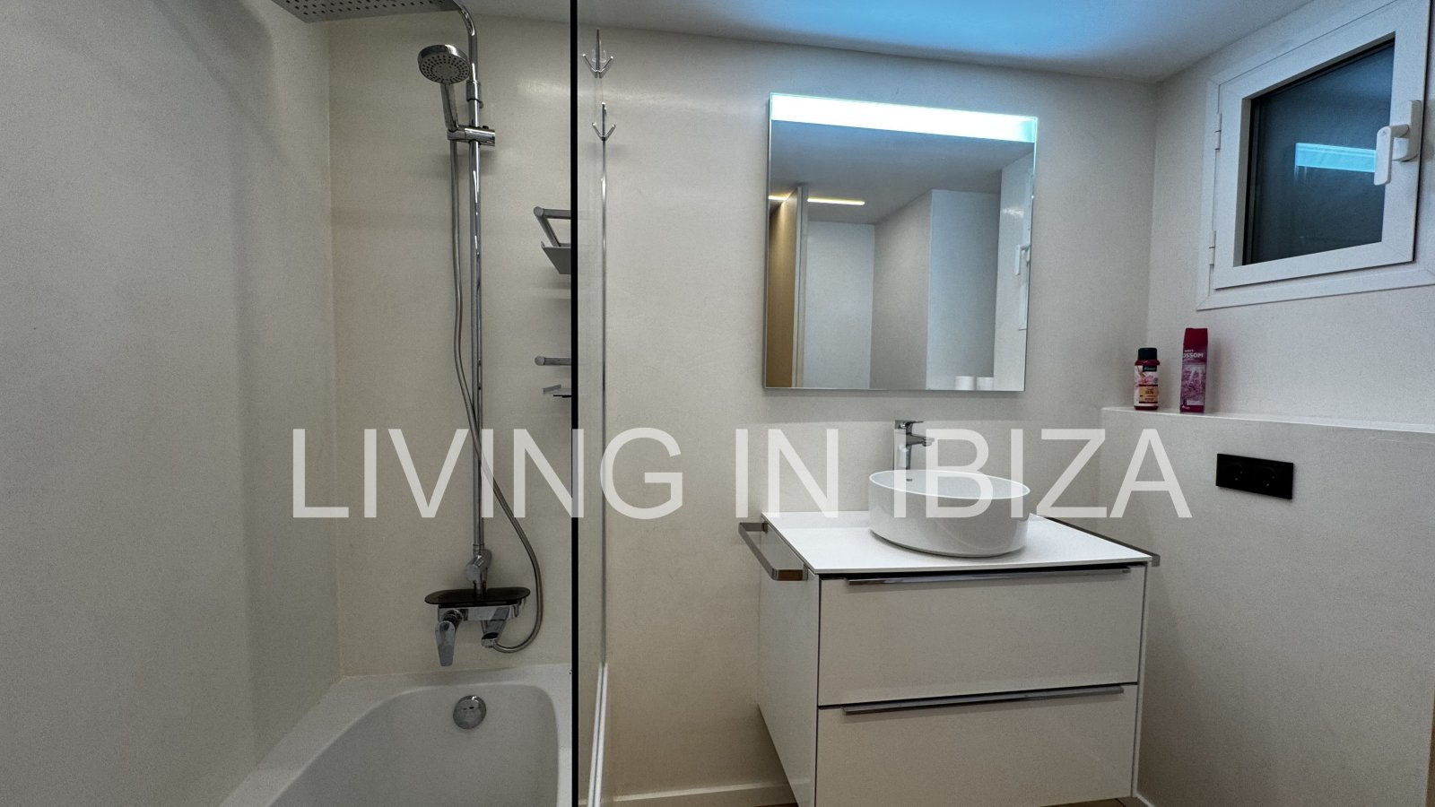 Top rental first line: Extraordinary Luxury Seafront Apartment for Rent – Santa Eulalia del Río, Ibiza