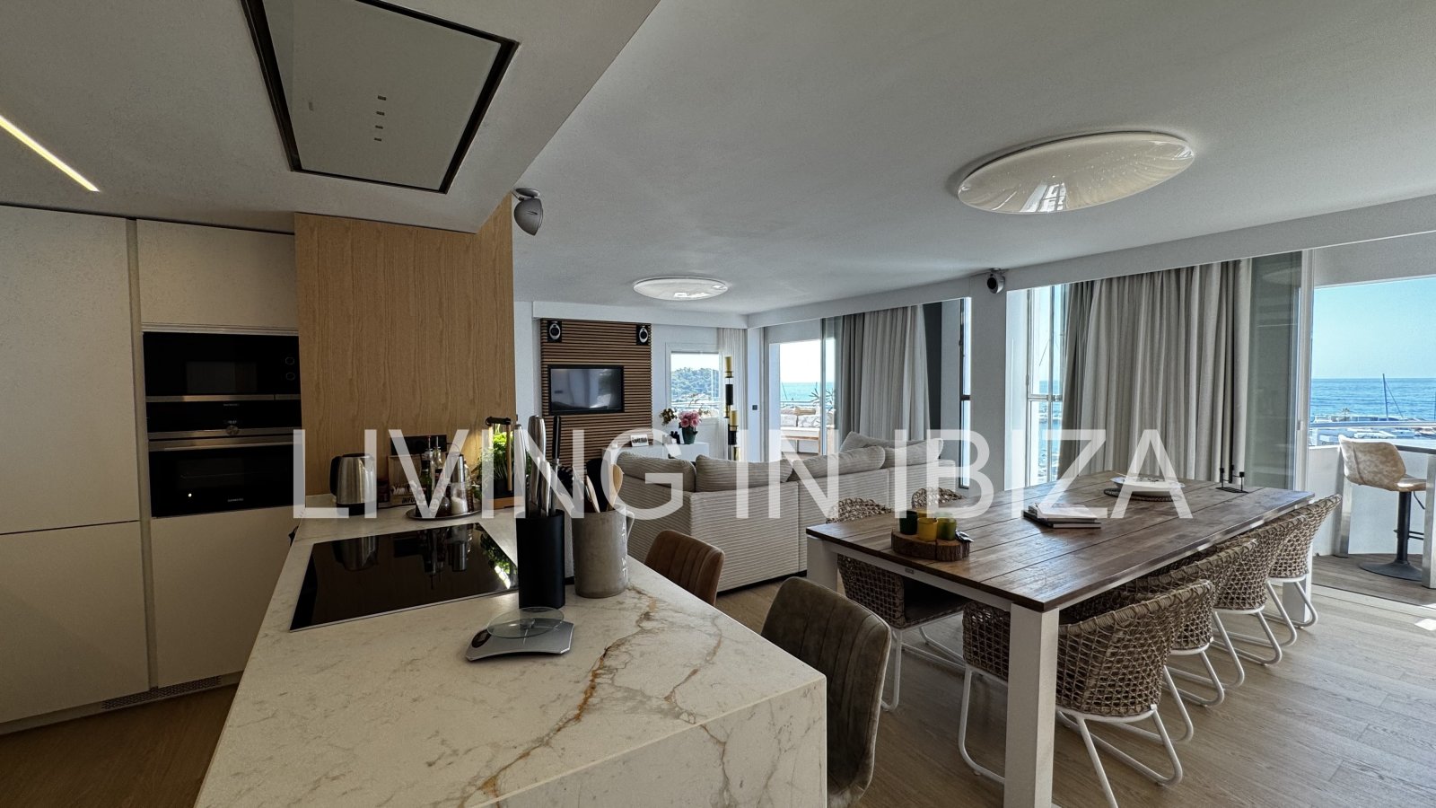 Top rental first line: Extraordinary Luxury Seafront Apartment for Rent – Santa Eulalia del Río, Ibiza
