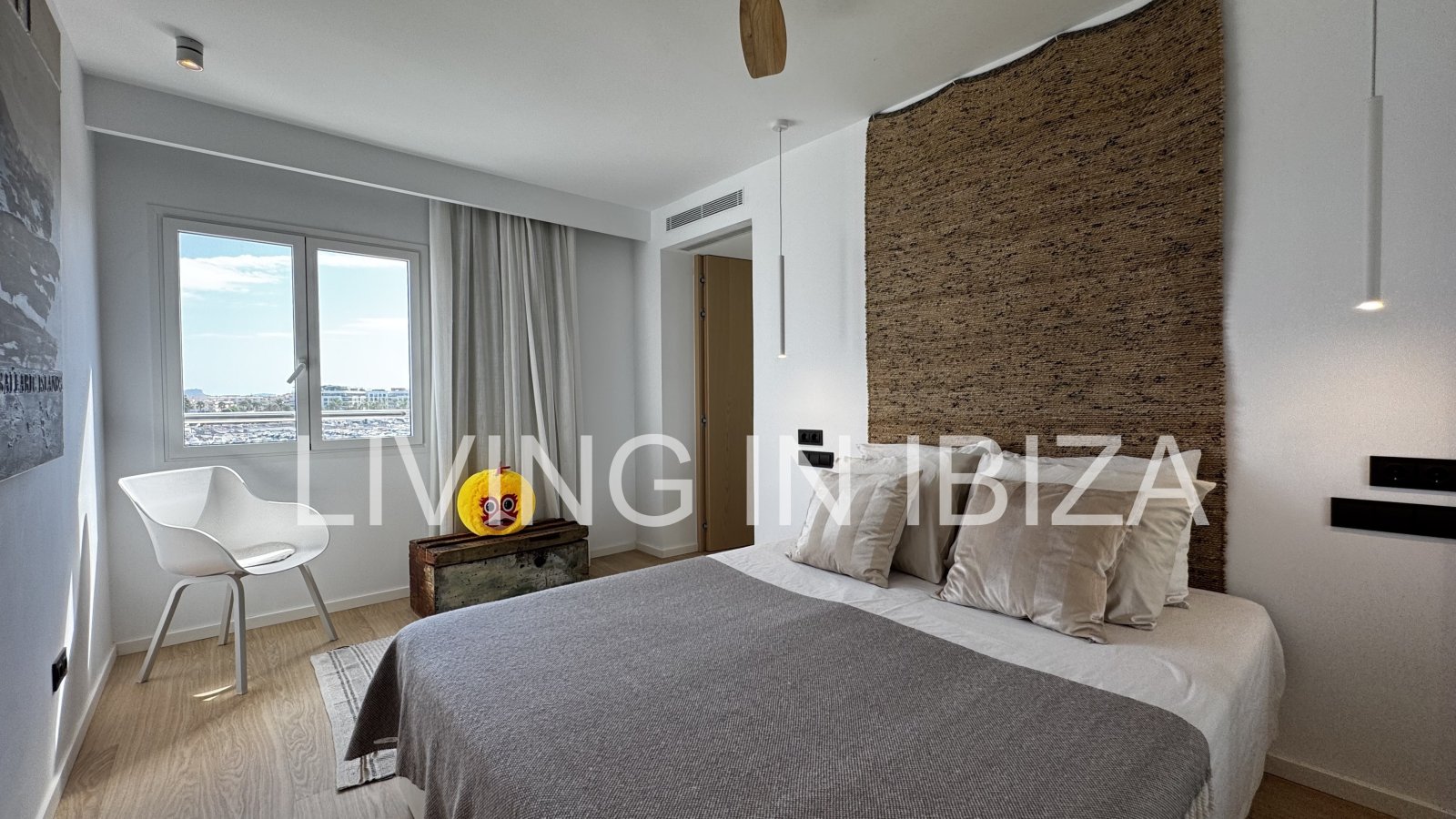 Top rental first line: Extraordinary Luxury Seafront Apartment for Rent – Santa Eulalia del Río, Ibiza