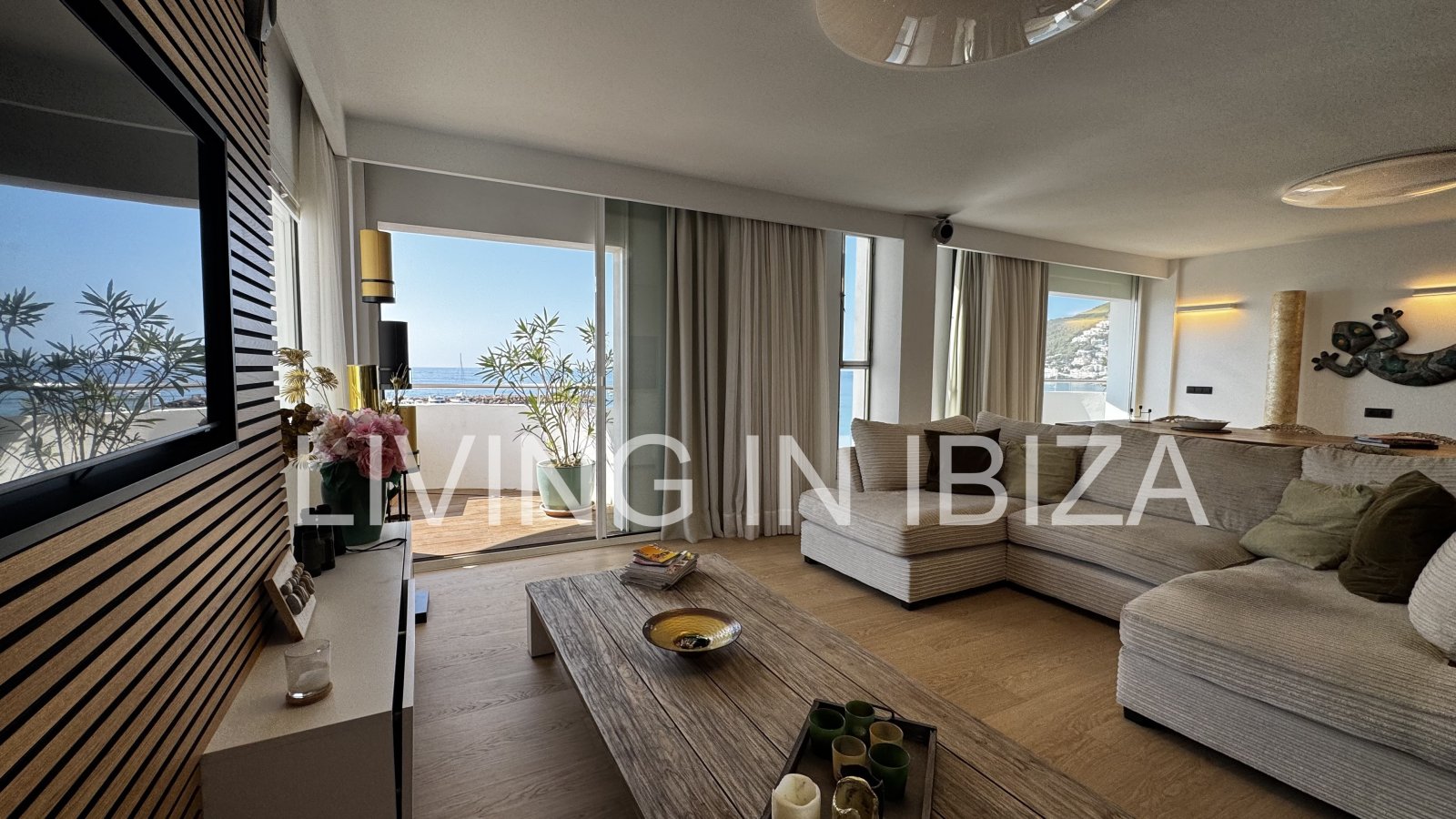 Top rental first line: Extraordinary Luxury Seafront Apartment for Rent – Santa Eulalia del Río, Ibiza