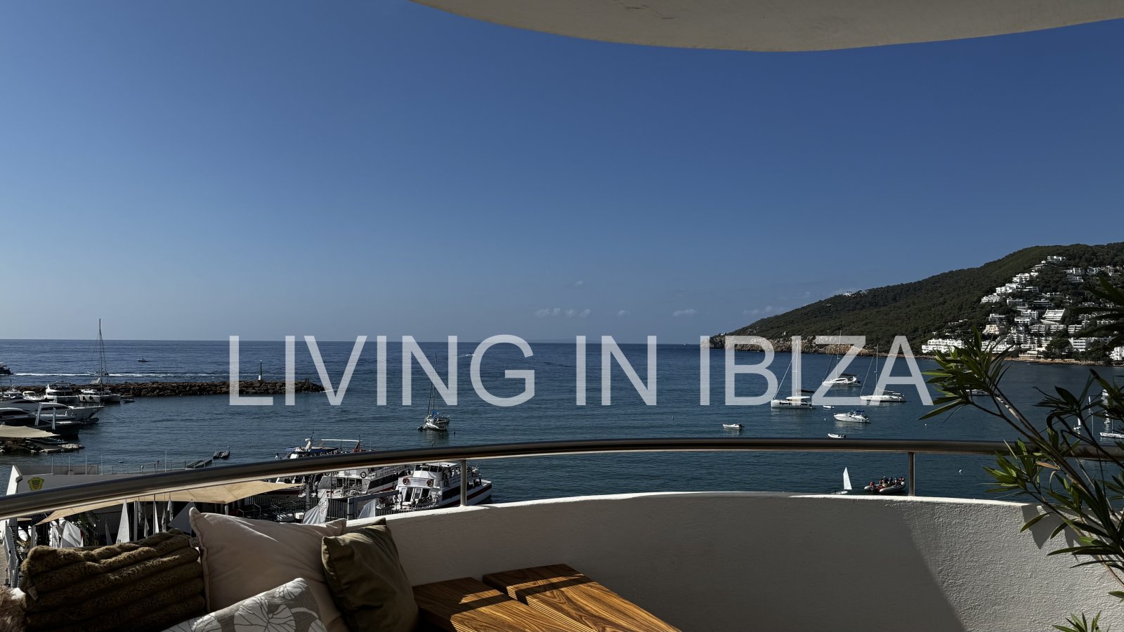 Top rental first line: Extraordinary Luxury Seafront Apartment for Rent – Santa Eulalia del Río, Ibiza