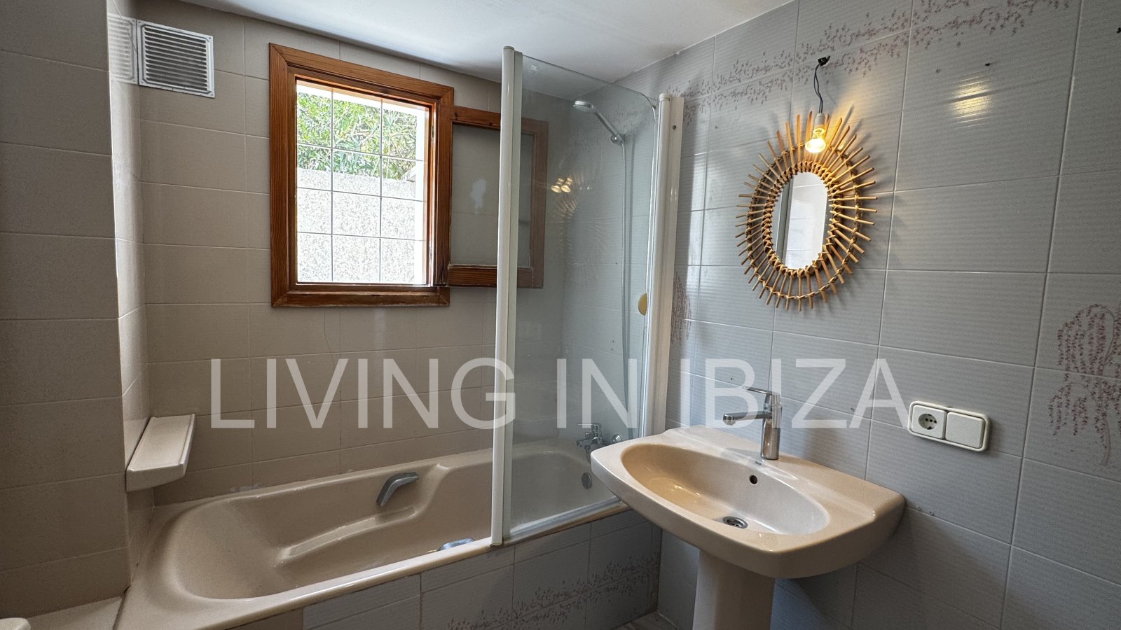 ANNUAL / LONG TERM RENTAL. MINIMUM ONE YEAR. FINCA payesa totally renovated in  San Juan, Ibiza. Pool, idyllic area, field.