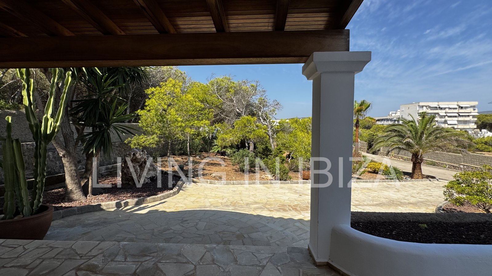 ANNUAL / LONG TERM RENTAL. MINIMUM ONE YEAR. FINCA payesa totally renovated in  San Juan, Ibiza. Pool, idyllic area, field.