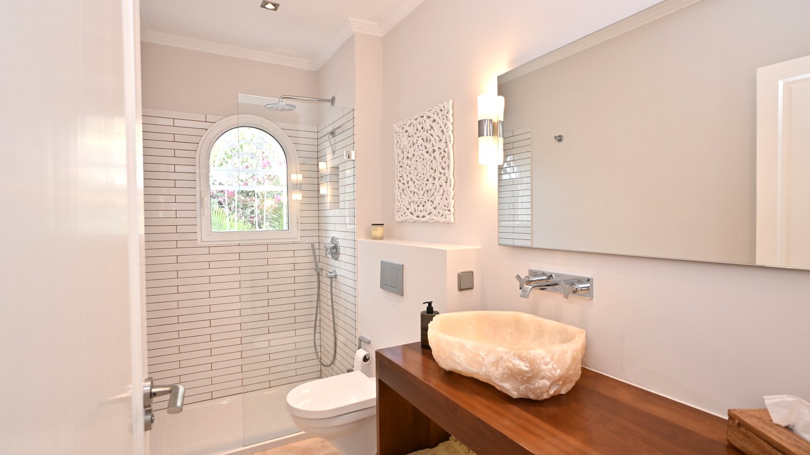 Exclusive luxury villa for sale in San Carlos, Santa Eulalia del Río (Ibiza). This villa stands out due to its prime location, close to the beach