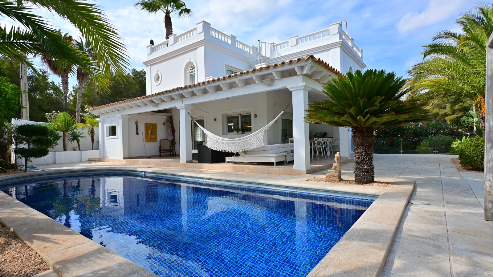 Exclusive luxury villa for sale in San Carlos, Santa Eulalia del Río (Ibiza). This villa stands out due to its prime location, close to the beach