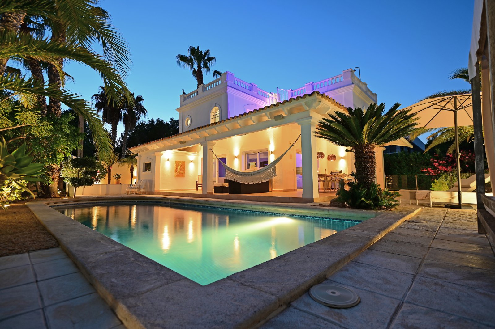 Exclusive luxury villa for sale in San Carlos, Santa Eulalia del Río (Ibiza). This villa stands out due to its prime location, close to the beach
