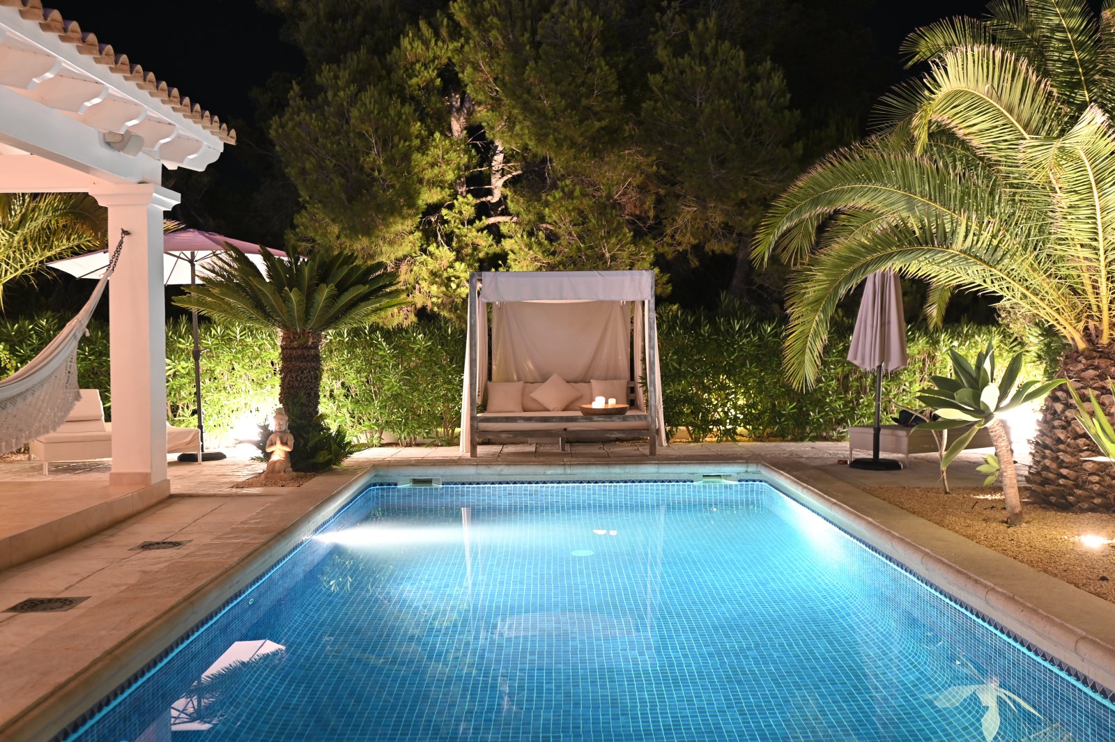 Exclusive luxury villa for sale in San Carlos, Santa Eulalia del Río (Ibiza). This villa stands out due to its prime location, close to the beach