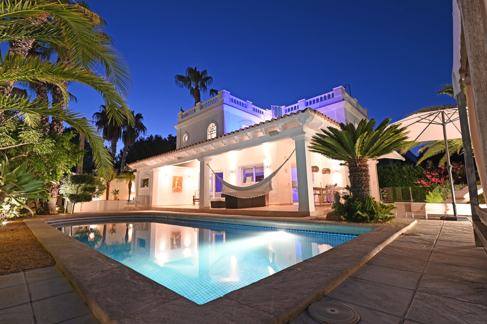 Exclusive luxury villa for sale in San Carlos, Santa Eulalia del Río (Ibiza). This villa stands out due to its prime location, close to the beach