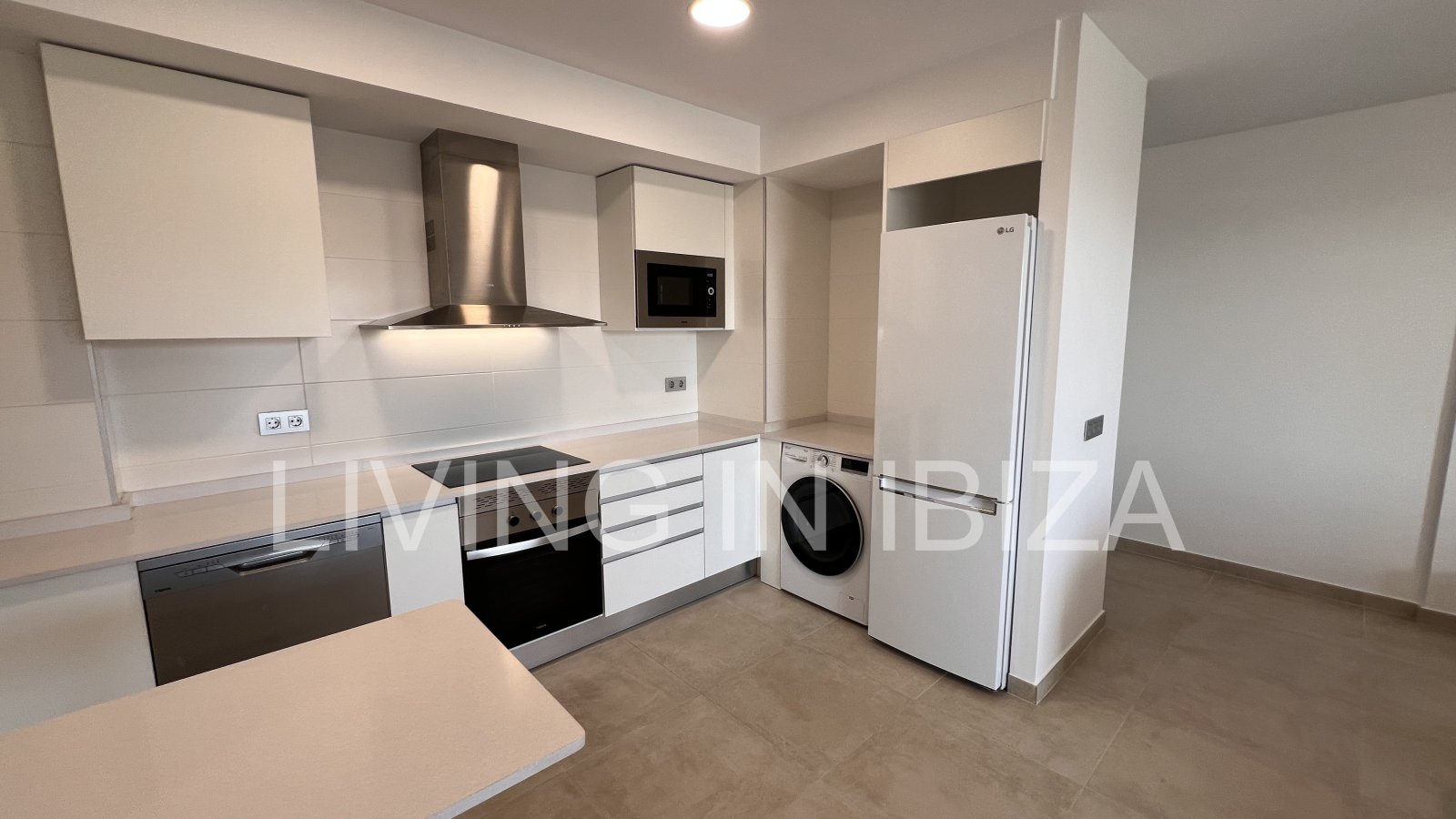 Penthouse Tagomago, is an attractive and modern brand new unfurnished penthouse in a luxury development in the town of Santa Eulalia del Rio