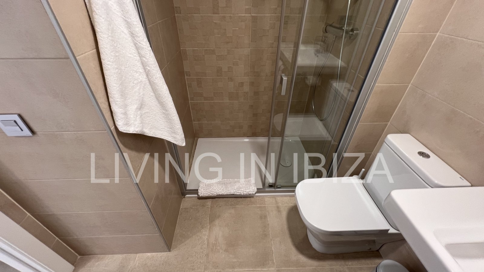 Penthouse Tagomago, is an attractive and modern brand new unfurnished penthouse in a luxury development in the town of Santa Eulalia del Rio