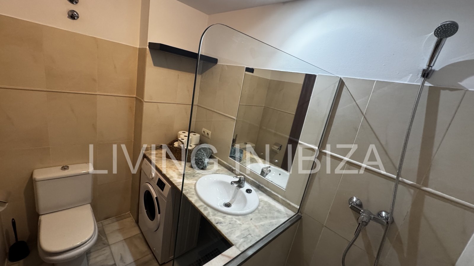 Ideal for teachers. TEMPORARY rental. from 5 to 10 months: bright attic in Sargamassa, Santa Eulalia del Río -Ibiza-. Near the beach of Cala Pada.